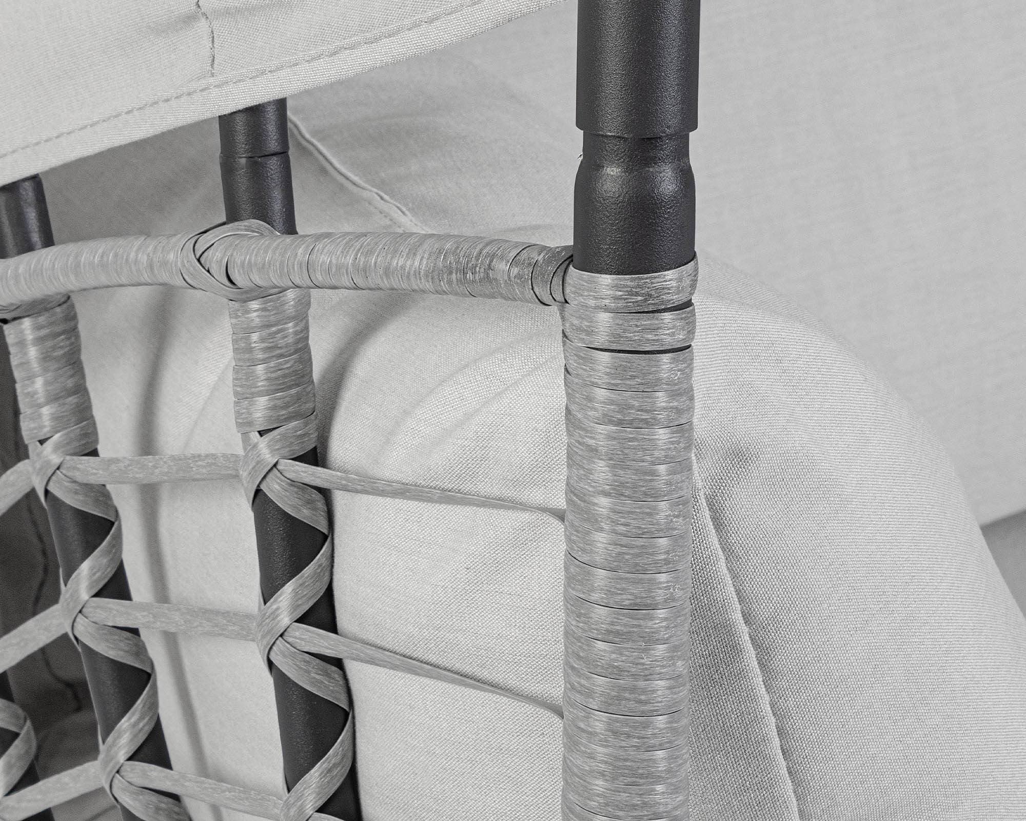 Poltrona con cuscino eldon in legno e poliestere per giardino e veranda in Dondoli coperti Decor Space - Altamura, commercioVirtuoso.it