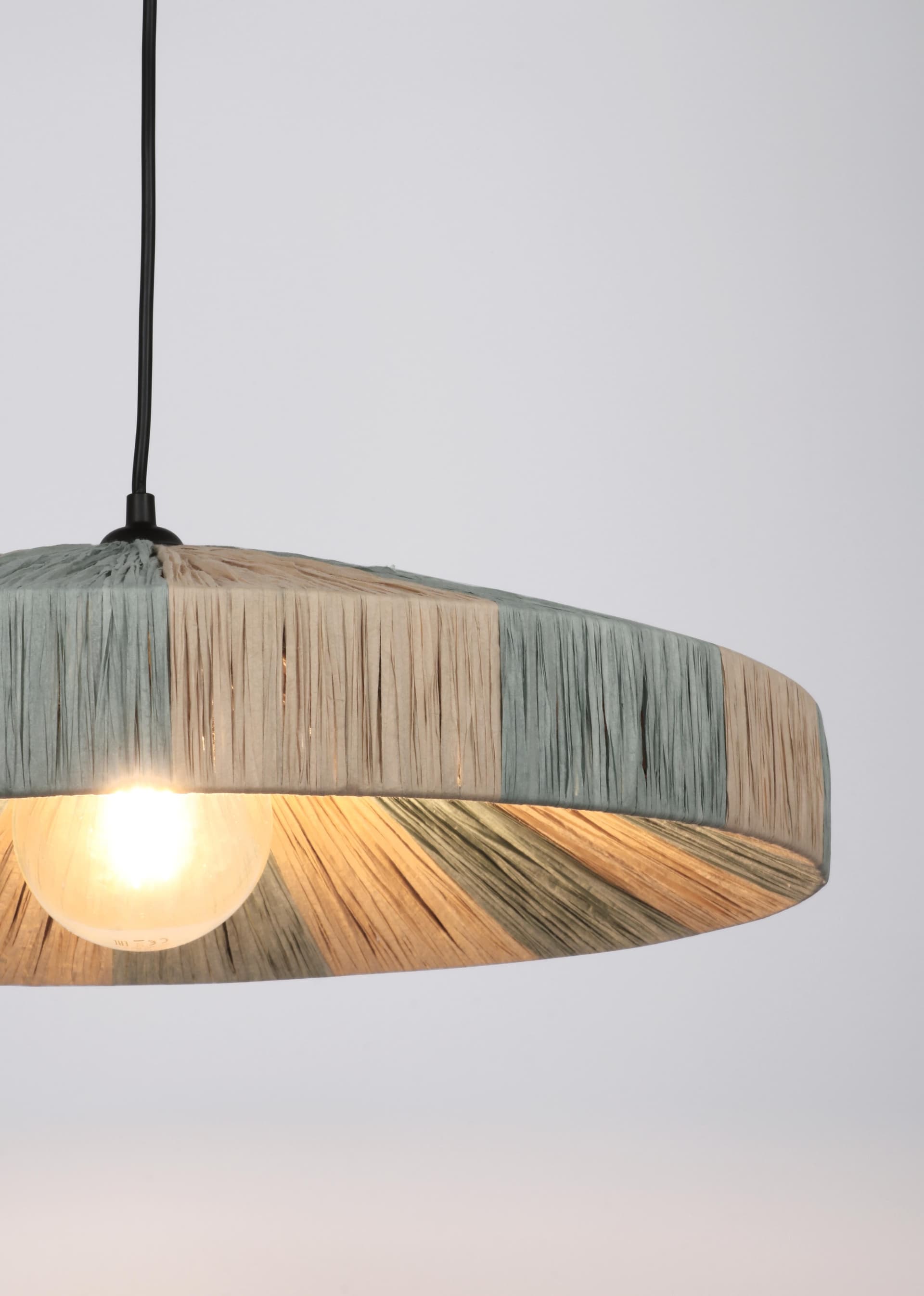 Lampadario "Kanda" in rafia e metallo in Lampade a sospensione Decor Space - Altamura, commercioVirtuoso.it