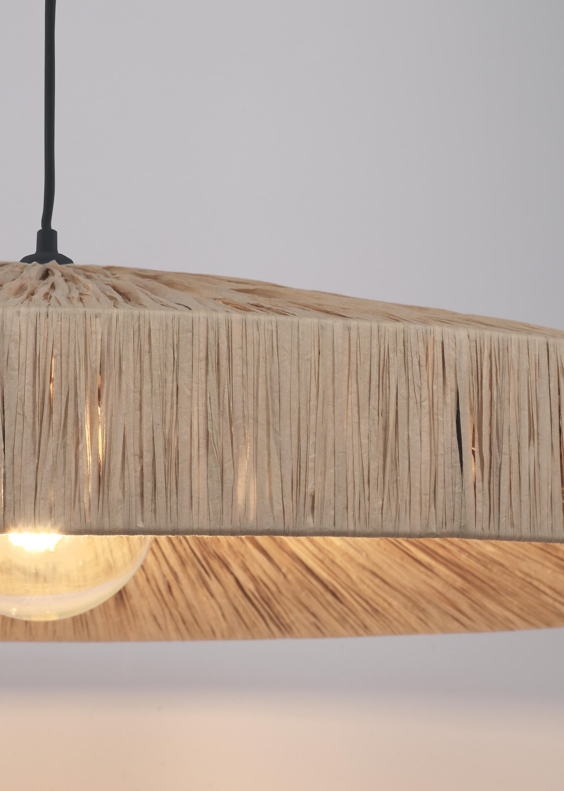 Lampadario "Kanda" in rafia e metallo in Lampade a sospensione Decor Space - Altamura, commercioVirtuoso.it