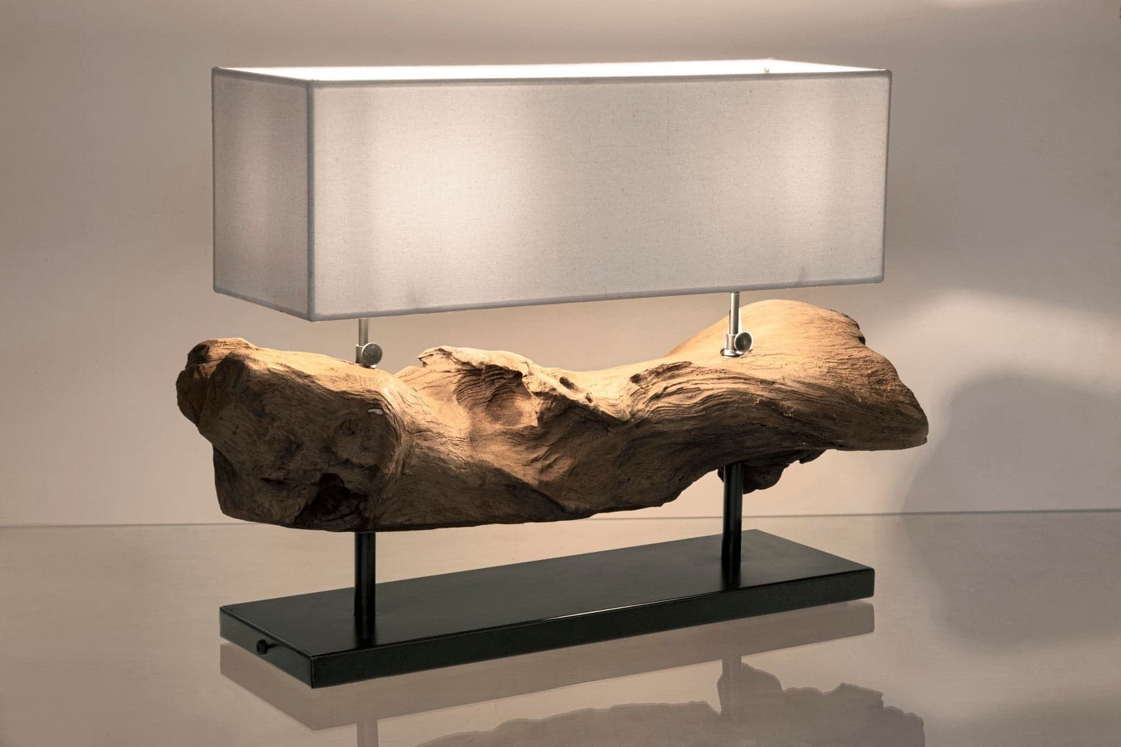 Lampada da Tavolo "Kleta" in legno di teak riciclato 75x25x55h in Lampade da tavolo e abat-jour Decor Space - Altamura, commercioVirtuoso.it