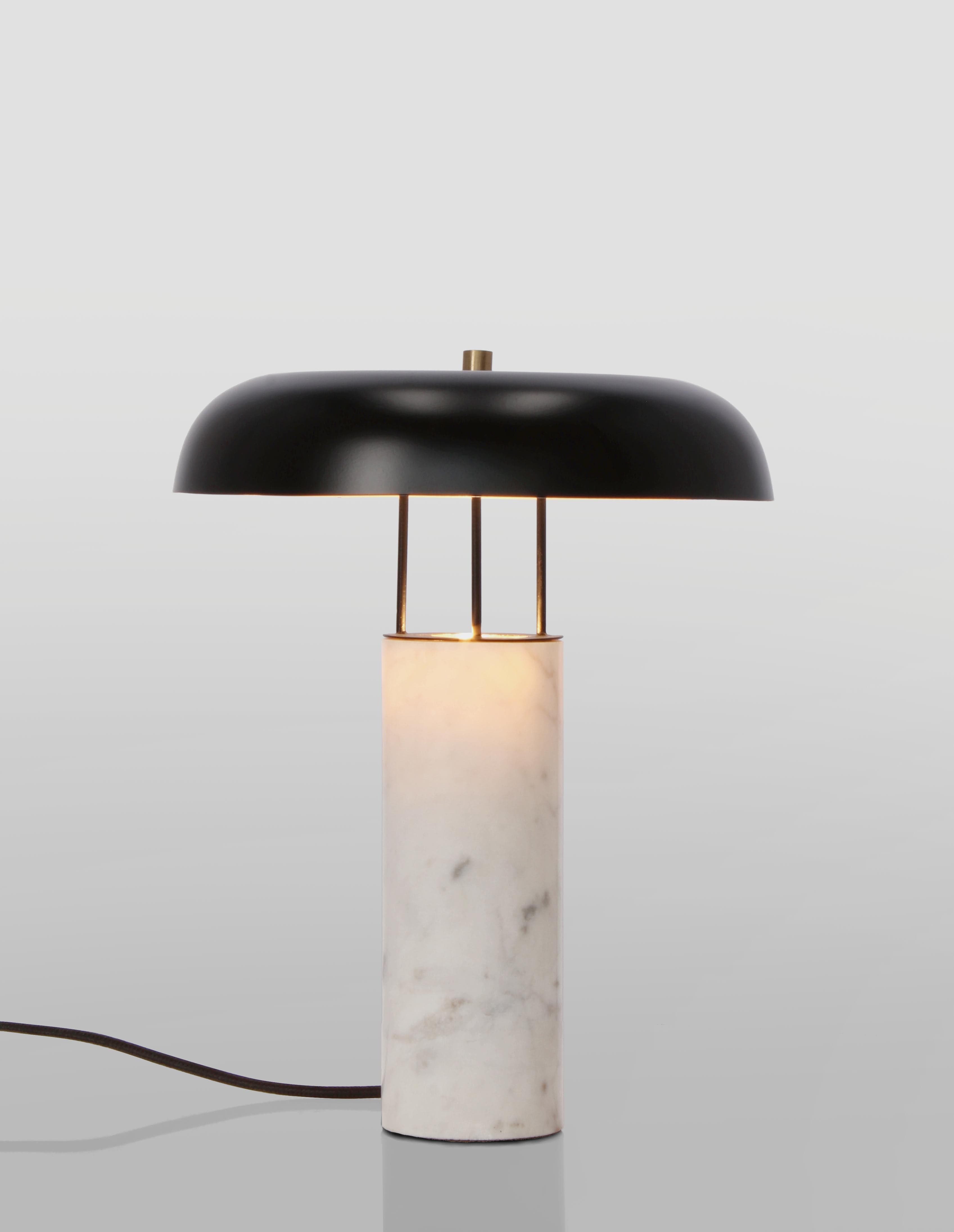 Lampada da tavolo "Kaithal" in marmo bianco h 33 cm in Lampade da tavolo e abat-jour Decor Space - Altamura, commercioVirtuoso.it