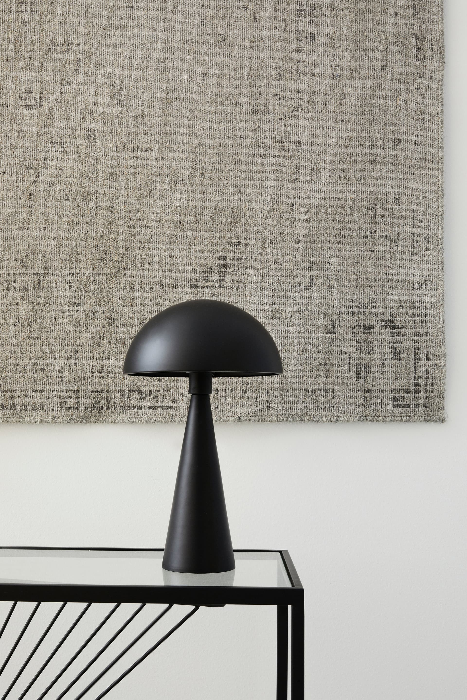 Lampada da tavolo "Modern" in acciaio h 36.5 cm in Lampade da tavolo e abat-jour Decor Space - Altamura, commercioVirtuoso.it