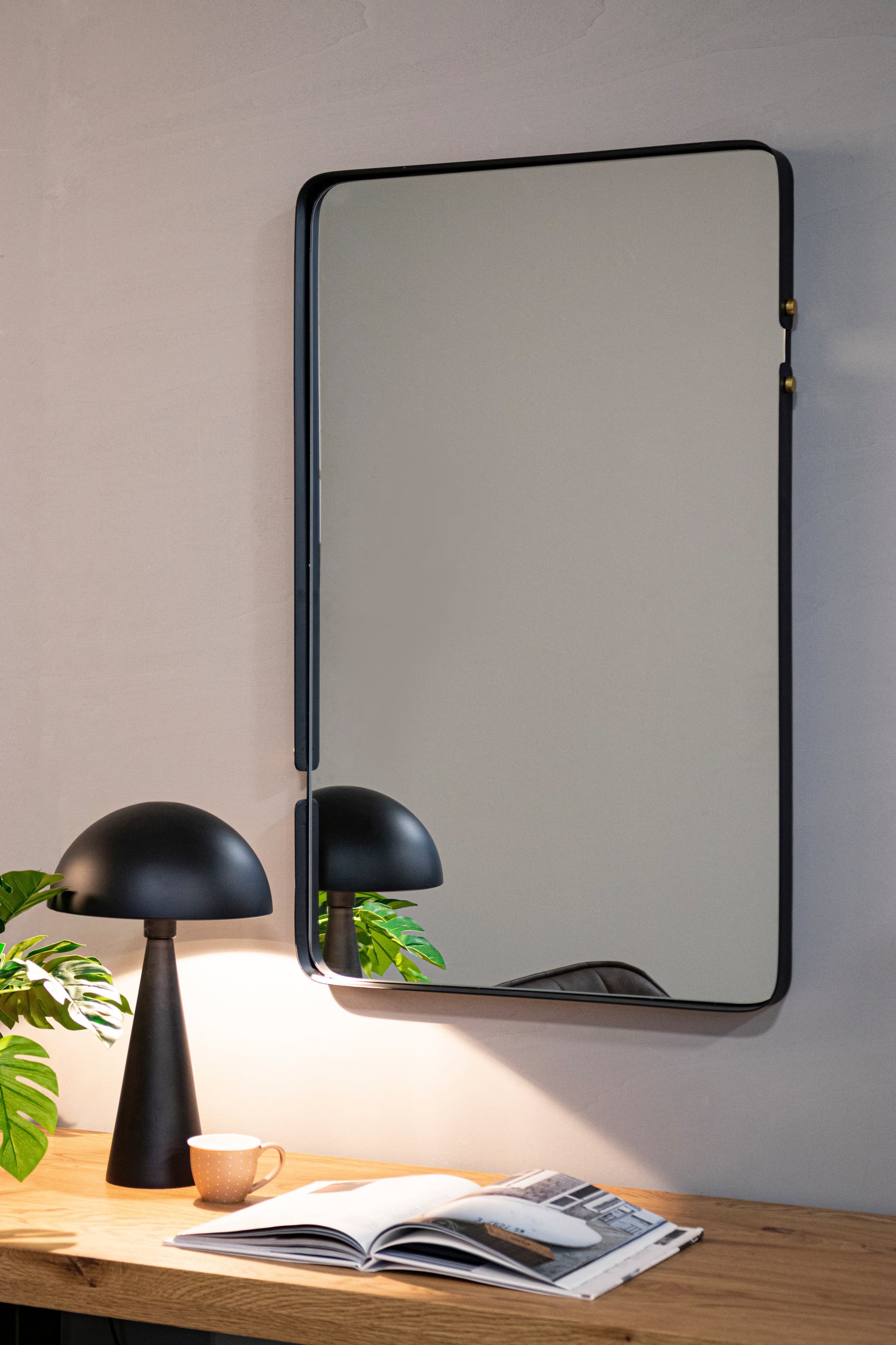 Lampada da tavolo "Modern" in acciaio h 36.5 cm in Lampade da tavolo e abat-jour Decor Space - Altamura, commercioVirtuoso.it