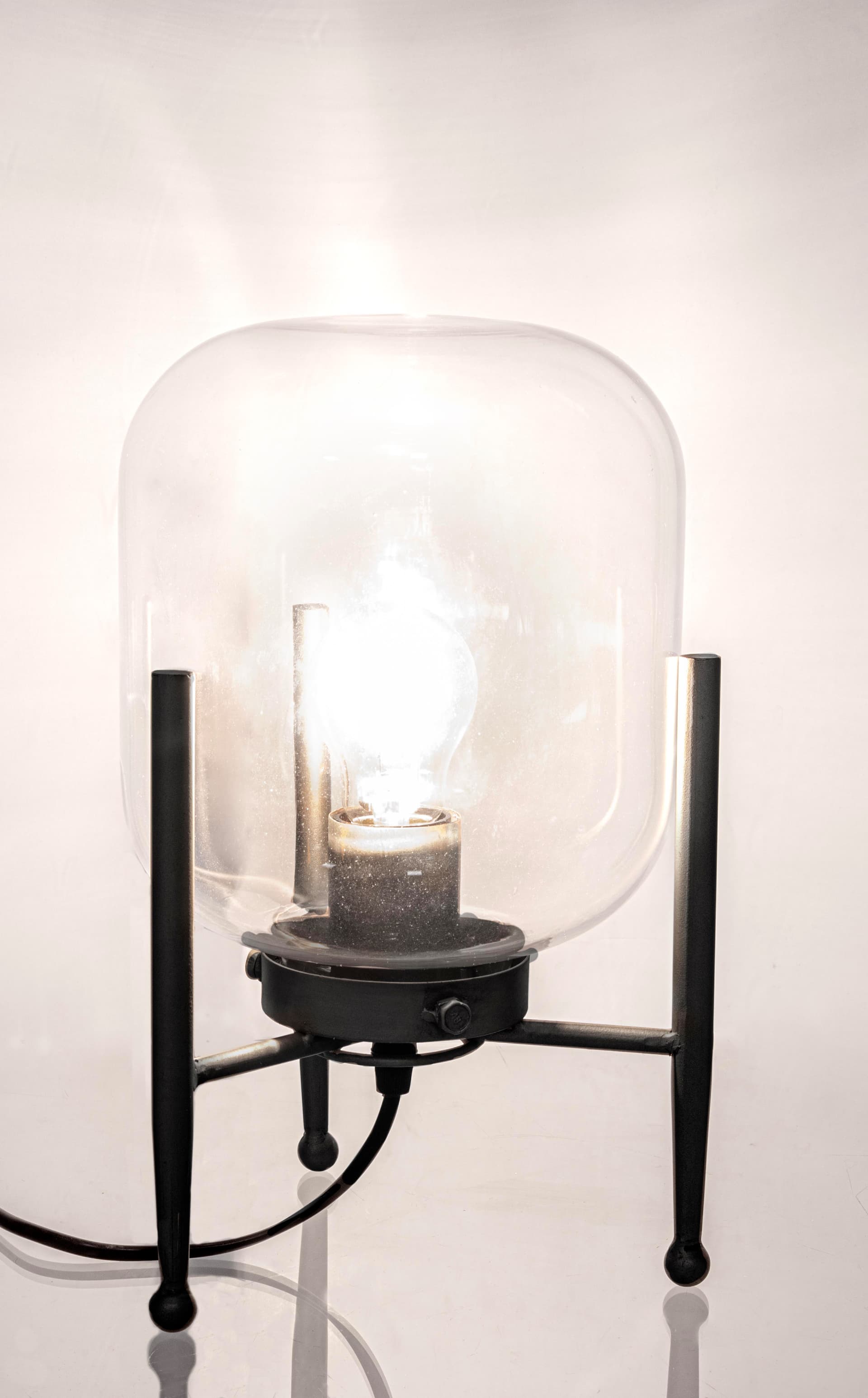 Lampada da tavolo "Queer" in acciaio e vetro h 38 cm in Lampade da tavolo e abat-jour Decor Space - Altamura, commercioVirtuoso.it
