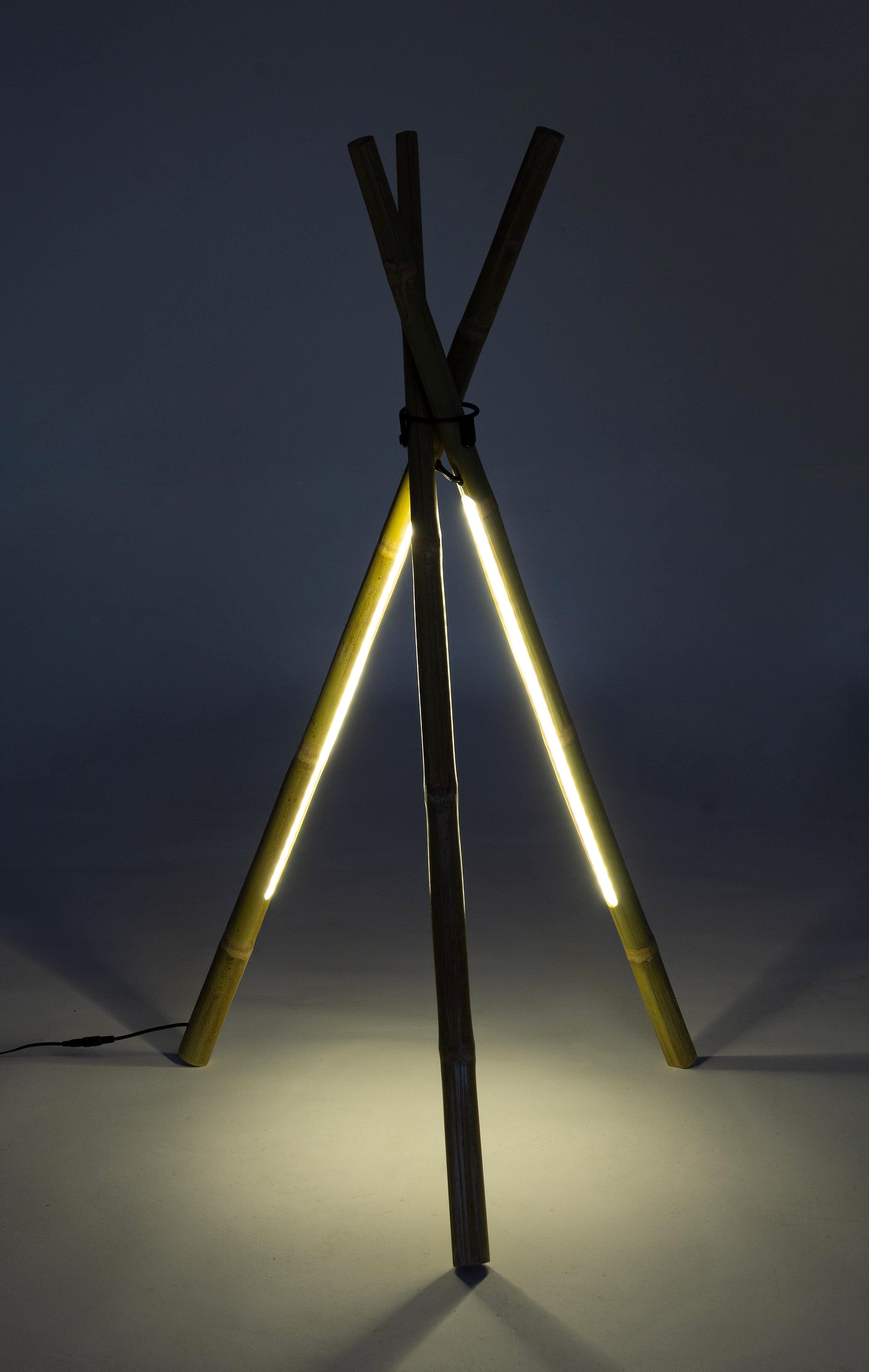 Piantana led treppiedi bamboo h 109 cm in Lampade da terra Decor Space - Altamura, commercioVirtuoso.it