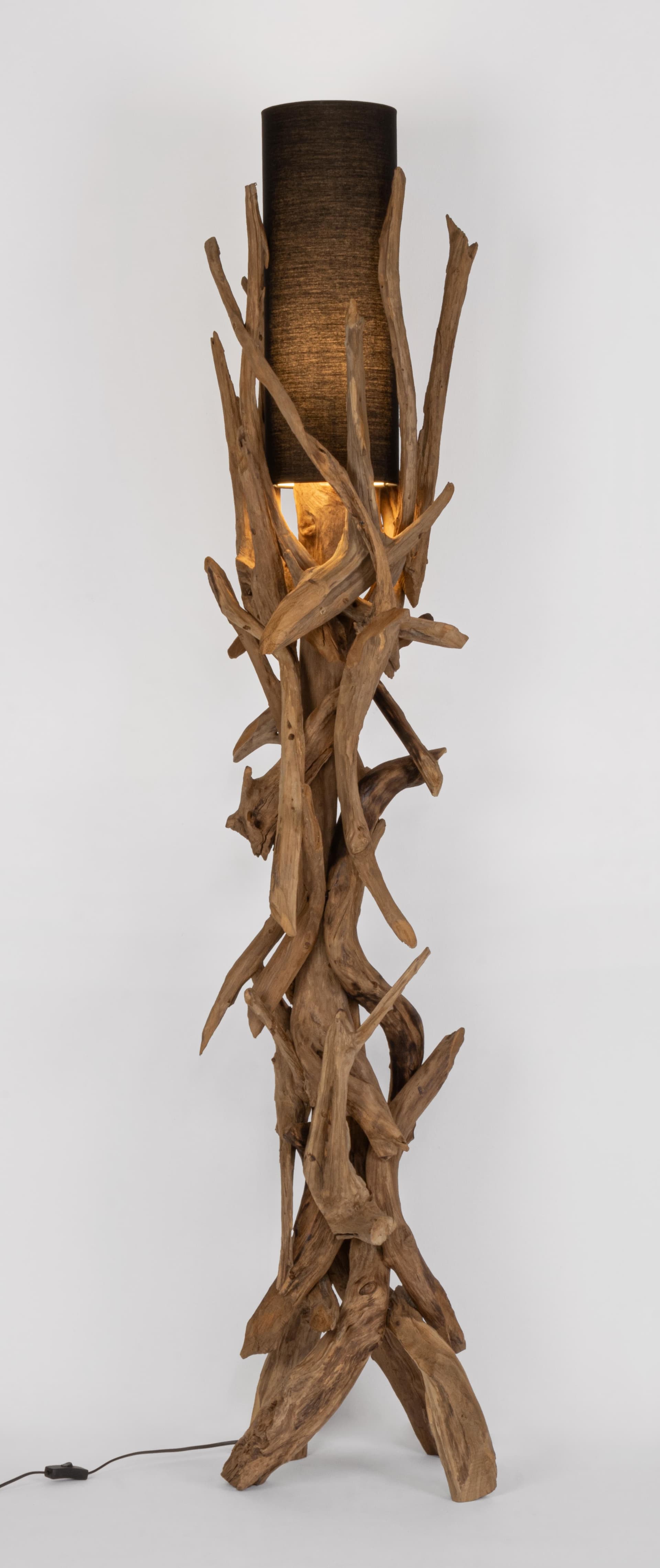 Lampada a piantana con base in legno di teak riciclato da interno h 180 cm in Lampade da terra Decor Space - Altamura, commercioVirtuoso.it