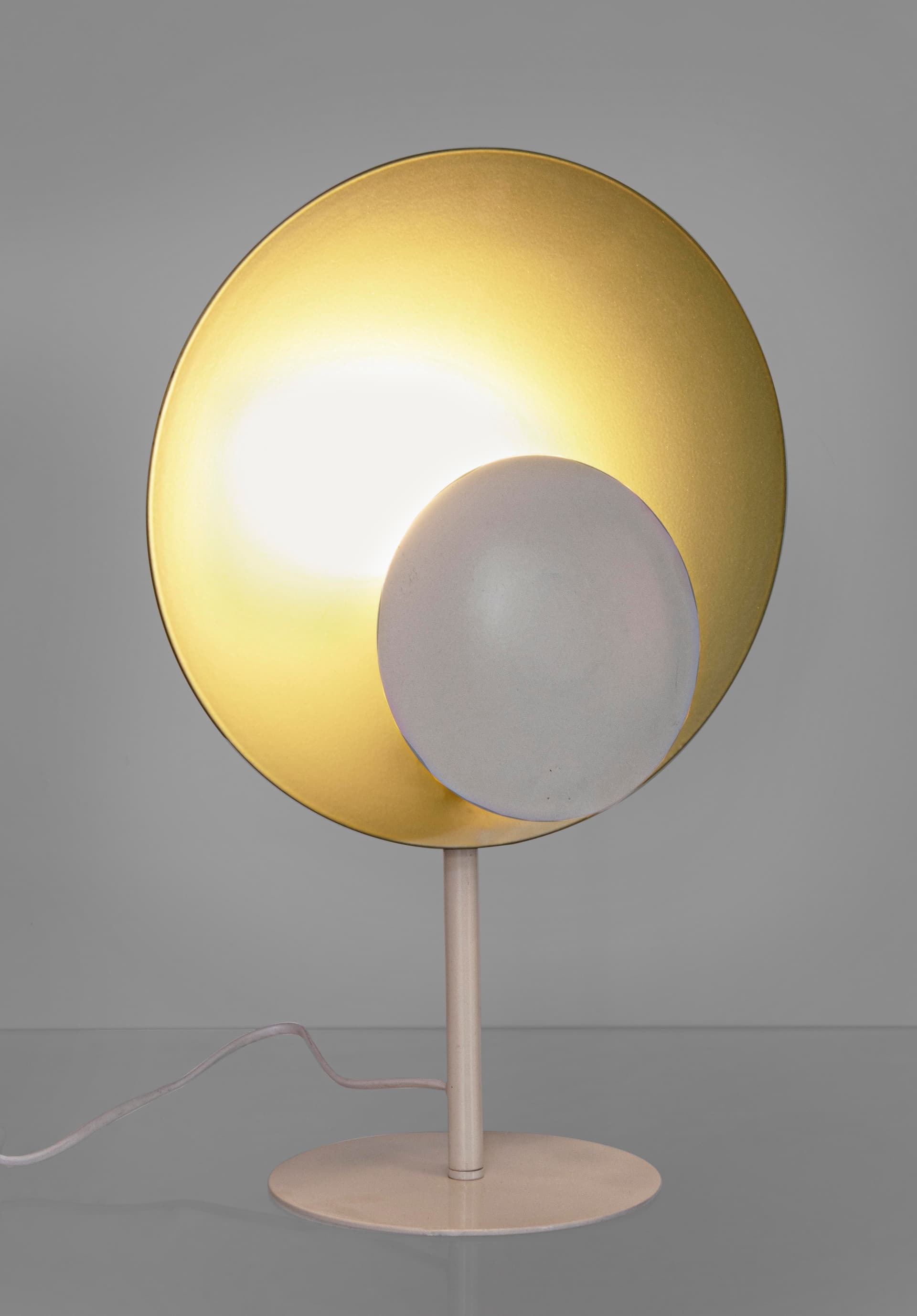 Lampada da tavolo "Design" in acciaio h 46 cm in Lampade da tavolo e abat-jour Decor Space - Altamura, commercioVirtuoso.it