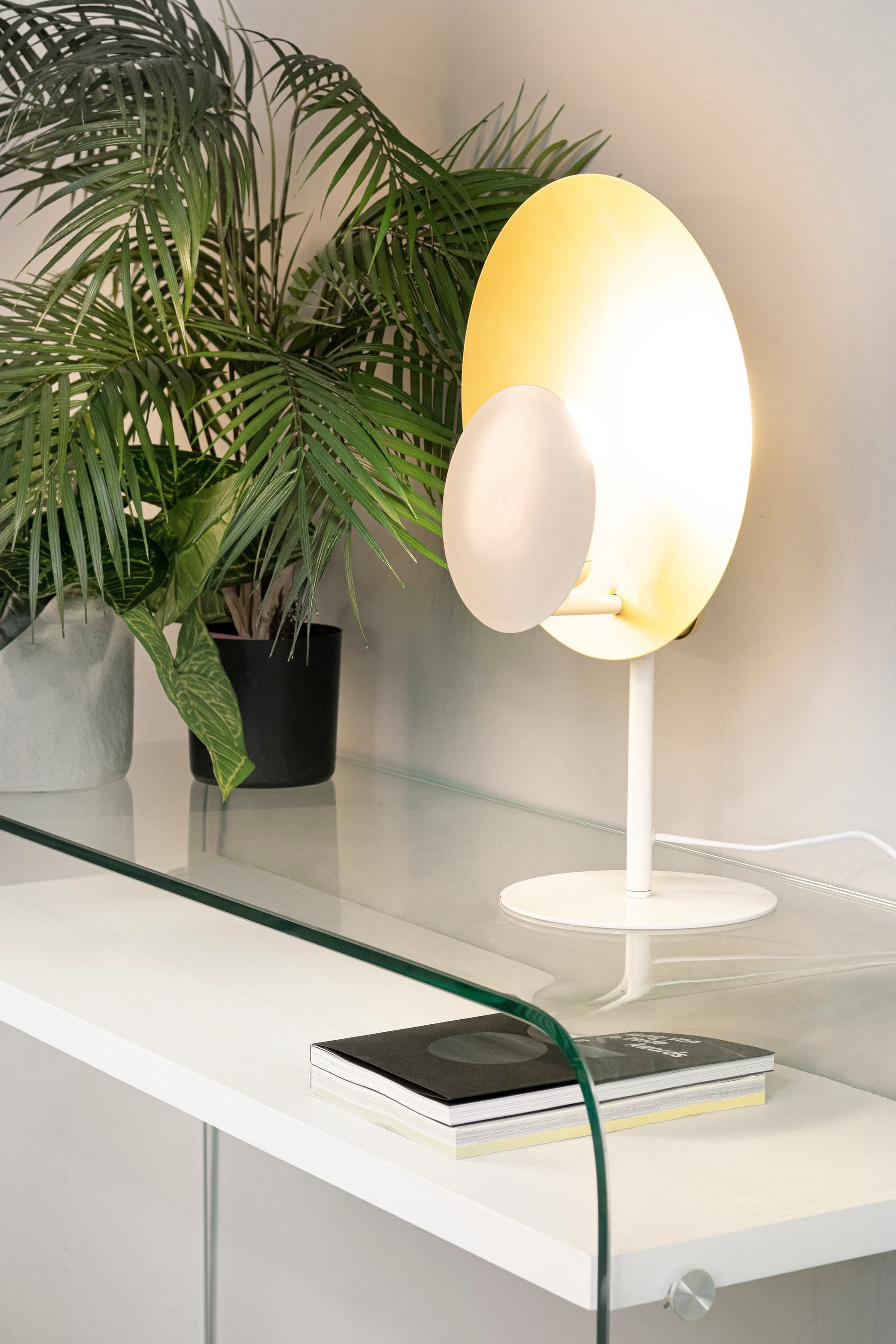 Lampada da tavolo "Design" in acciaio h 46 cm in Lampade da tavolo e abat-jour Decor Space - Altamura, commercioVirtuoso.it