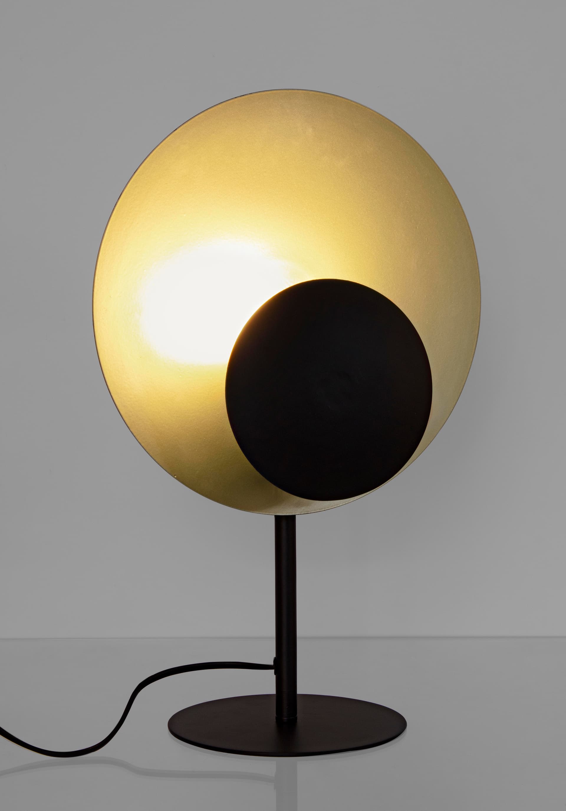 Lampada da tavolo "Design" in acciaio h 46 cm in Lampade da tavolo e abat-jour Decor Space - Altamura, commercioVirtuoso.it