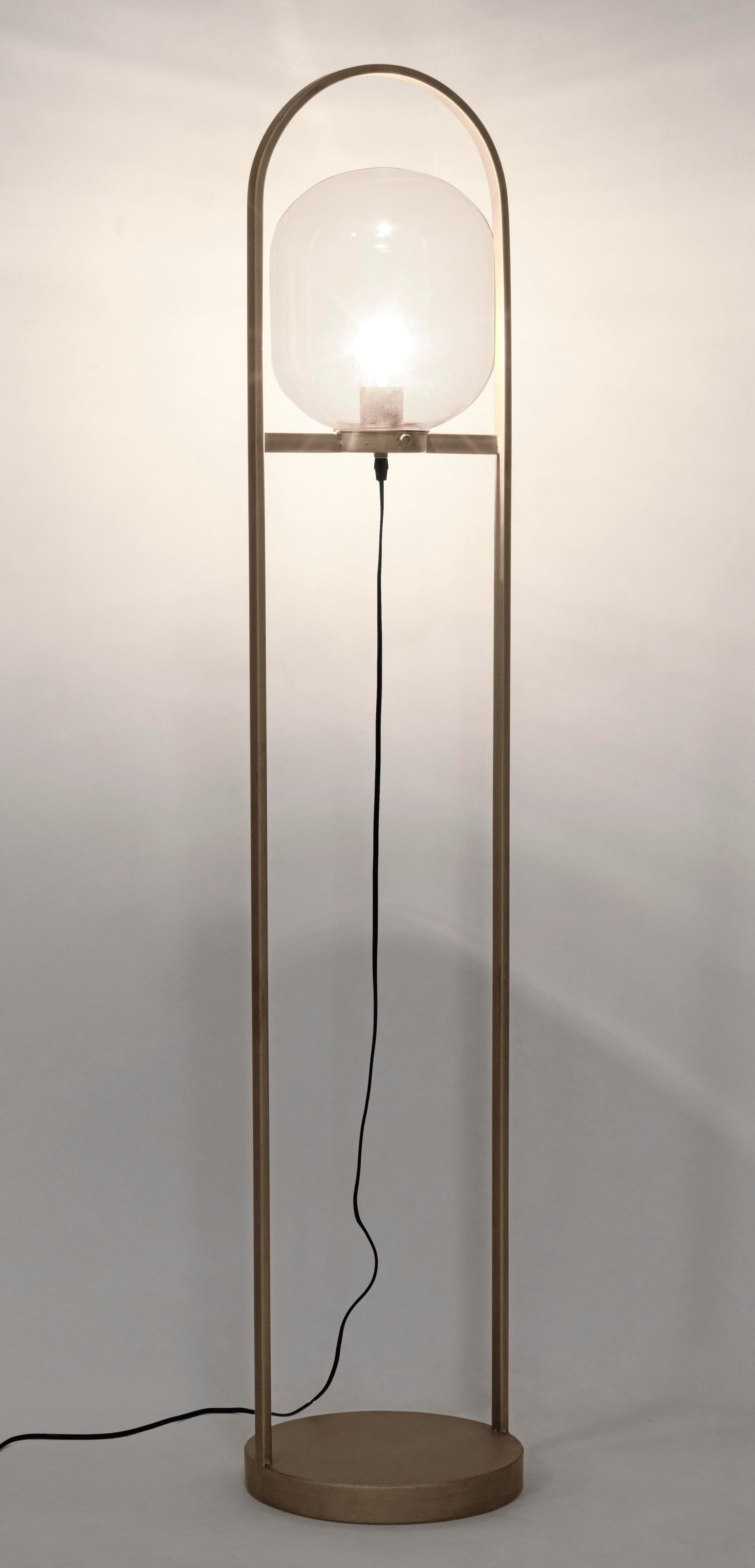 Piantana queer oro in acciaio e paralume di vetro h 141 cm in Lampade da terra Decor Space - Altamura, commercioVirtuoso.it