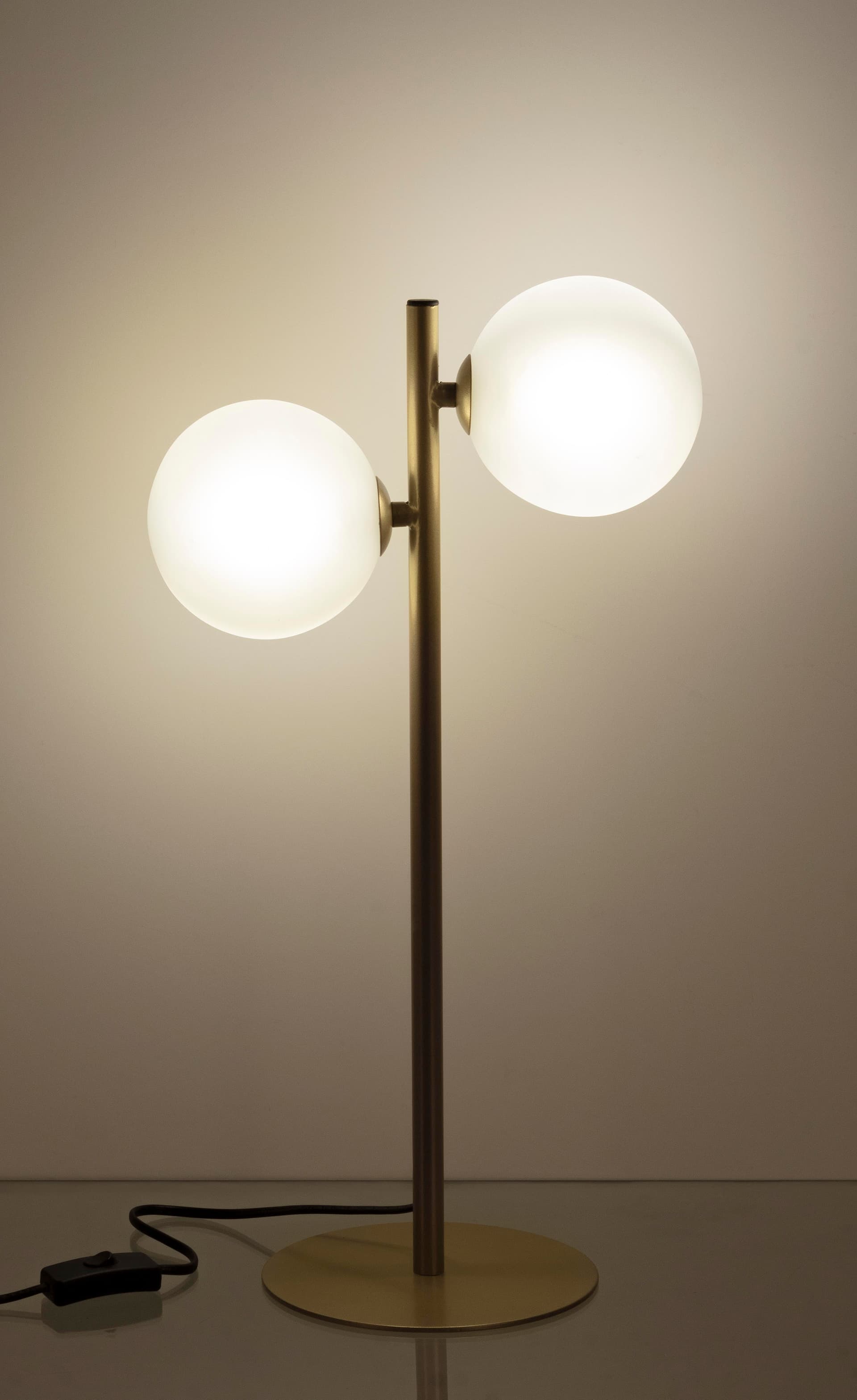 Lampada da tavolo "Balls" in acciaio h 54 cm in Lampade da tavolo e abat-jour Decor Space - Altamura, commercioVirtuoso.it