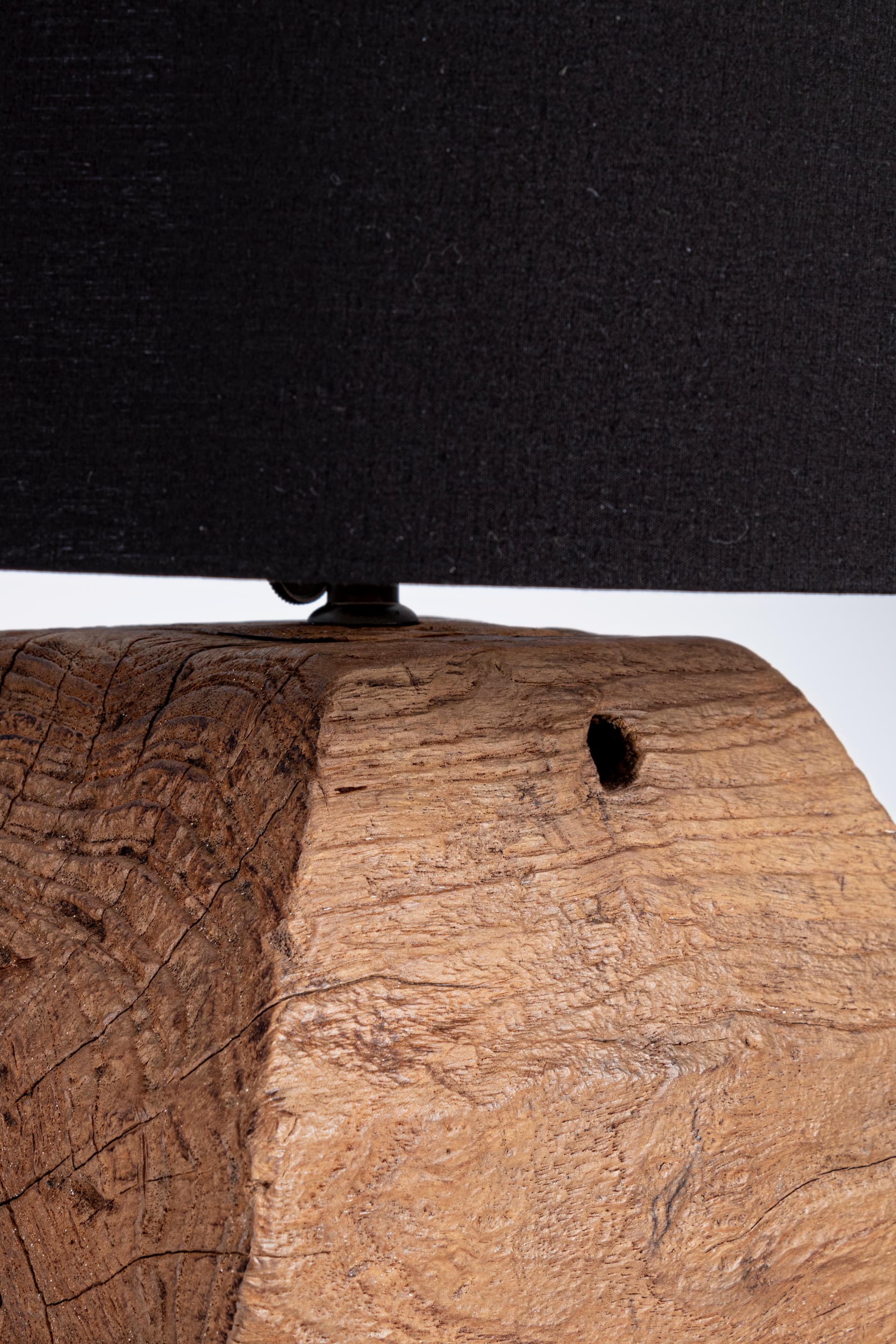 Lampada da tavolo "Lumen" in legno di teak riciclato h 40 cm in Lampade da tavolo e abat-jour Decor Space - Altamura, commercioVirtuoso.it