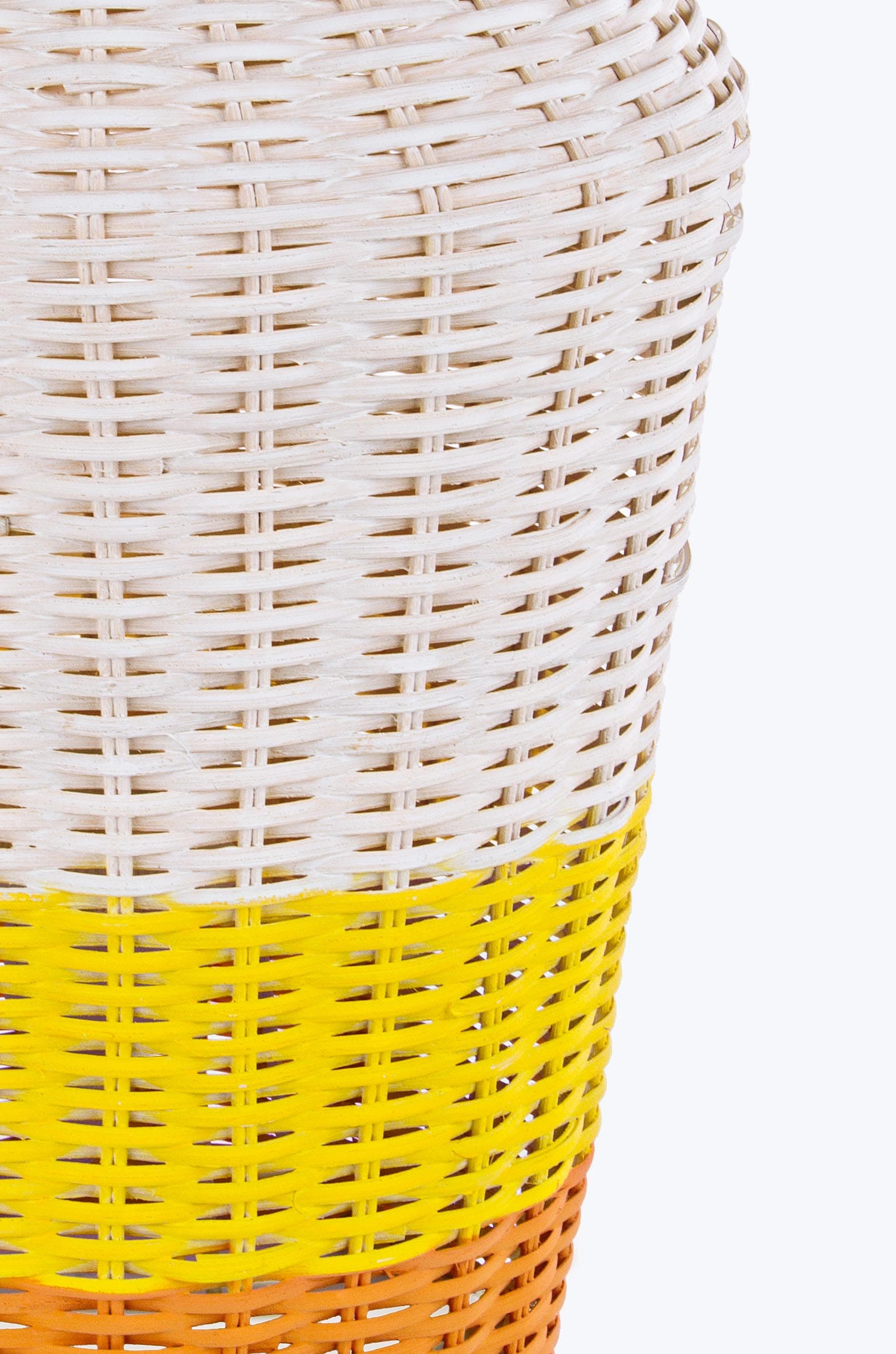 Lampada da tavolo "Sun Rattan" giallo-arancio in metallo e rattan in Lampade da tavolo e abat-jour Decor Space - Altamura, commercioVirtuoso.it