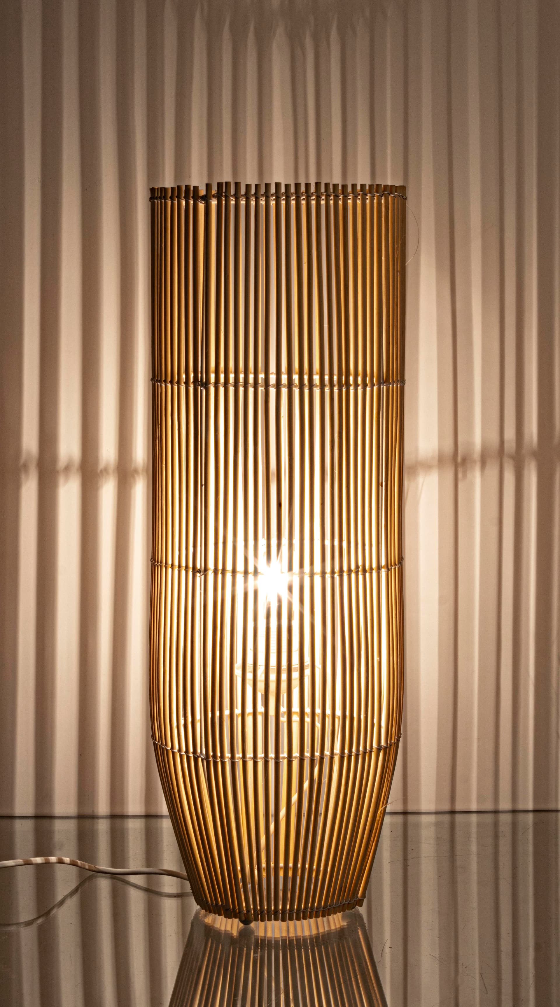 Lampada da tavolo "Arusha" in bamboo metallo e plastica in Lampade da tavolo e abat-jour Decor Space - Altamura, commercioVirtuoso.it