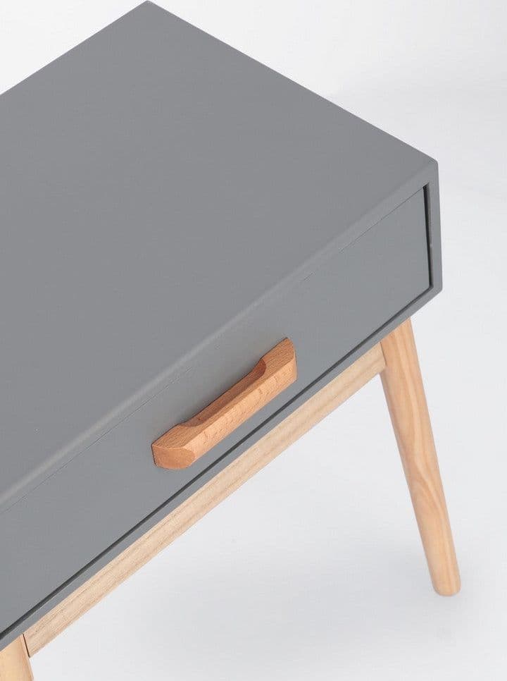 Comodino "Ordinary" per camera, Gambe In Legno Di Pino, Pannelli In Mdf, Cassetti In Legno Di Paulonia in Comodini Decor Space - Altamura, commercioVirtuoso.it