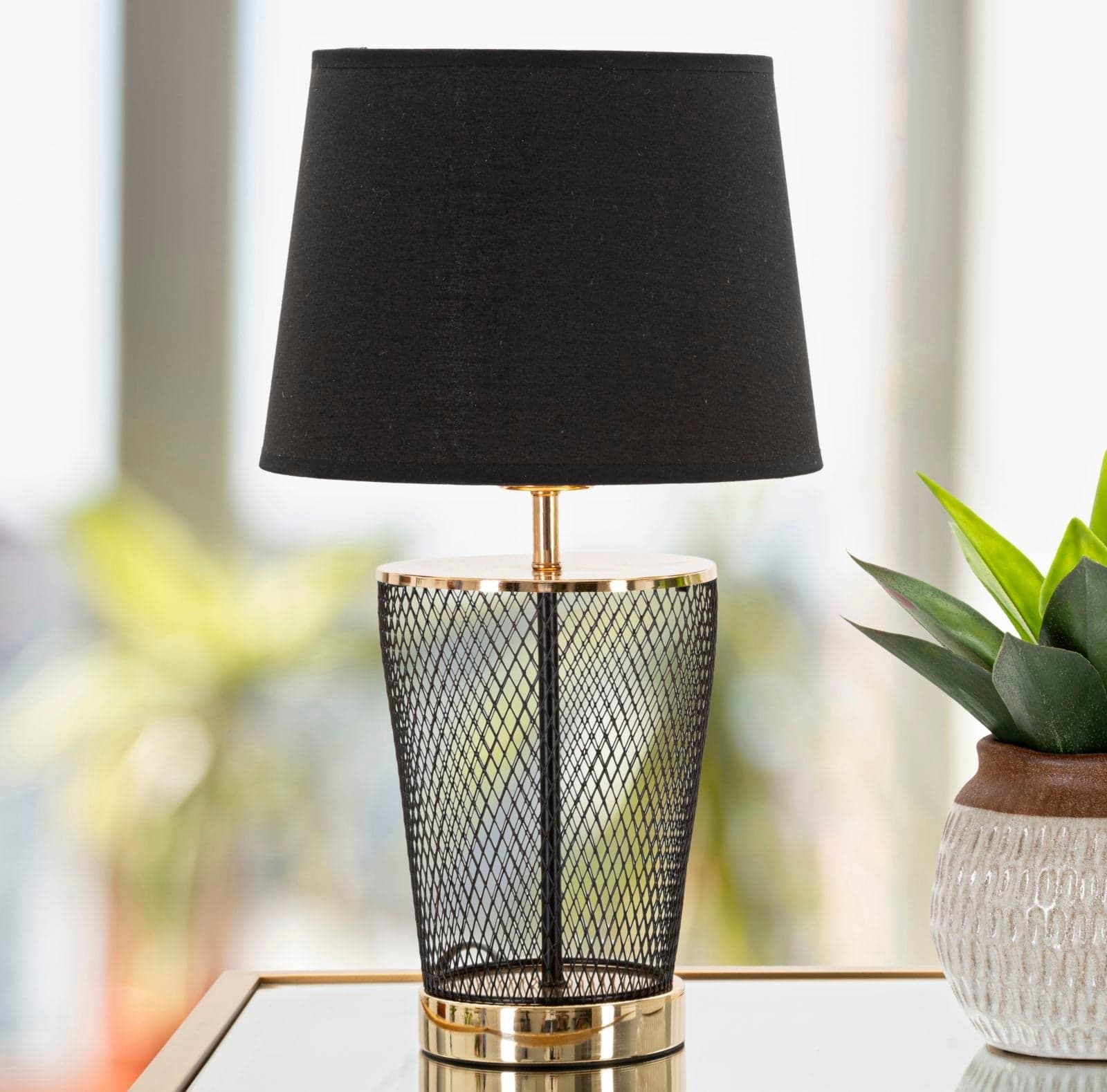 Lampada da tavolo "Chaine" struttura in metallo colore nero e tessuto per interni in Lampade a sospensione Decor Space - Altamura, commercioVirtuoso.it