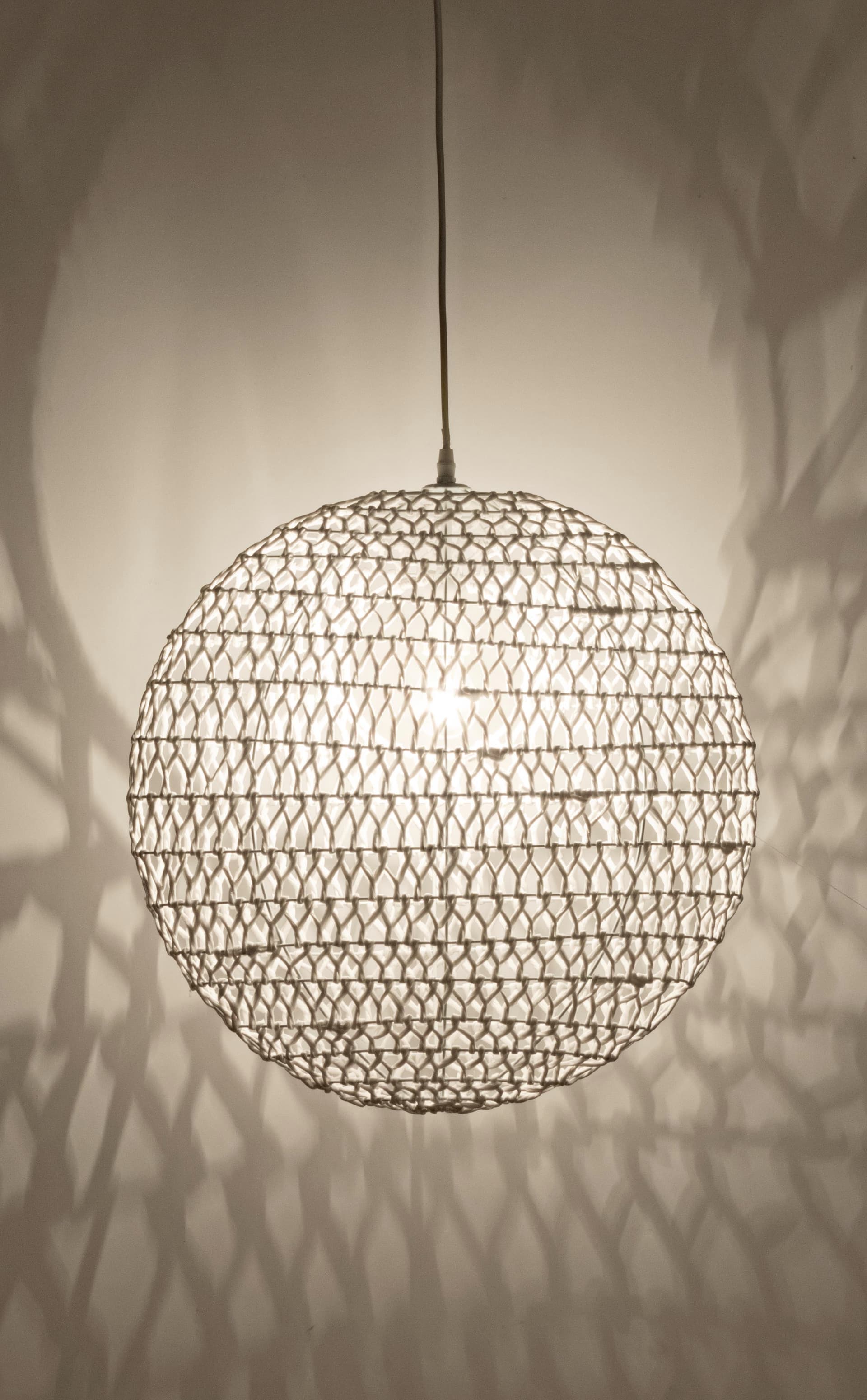 Lampadario "Pending" bianco in acciaio e carta in Lampade a sospensione Decor Space - Altamura, commercioVirtuoso.it