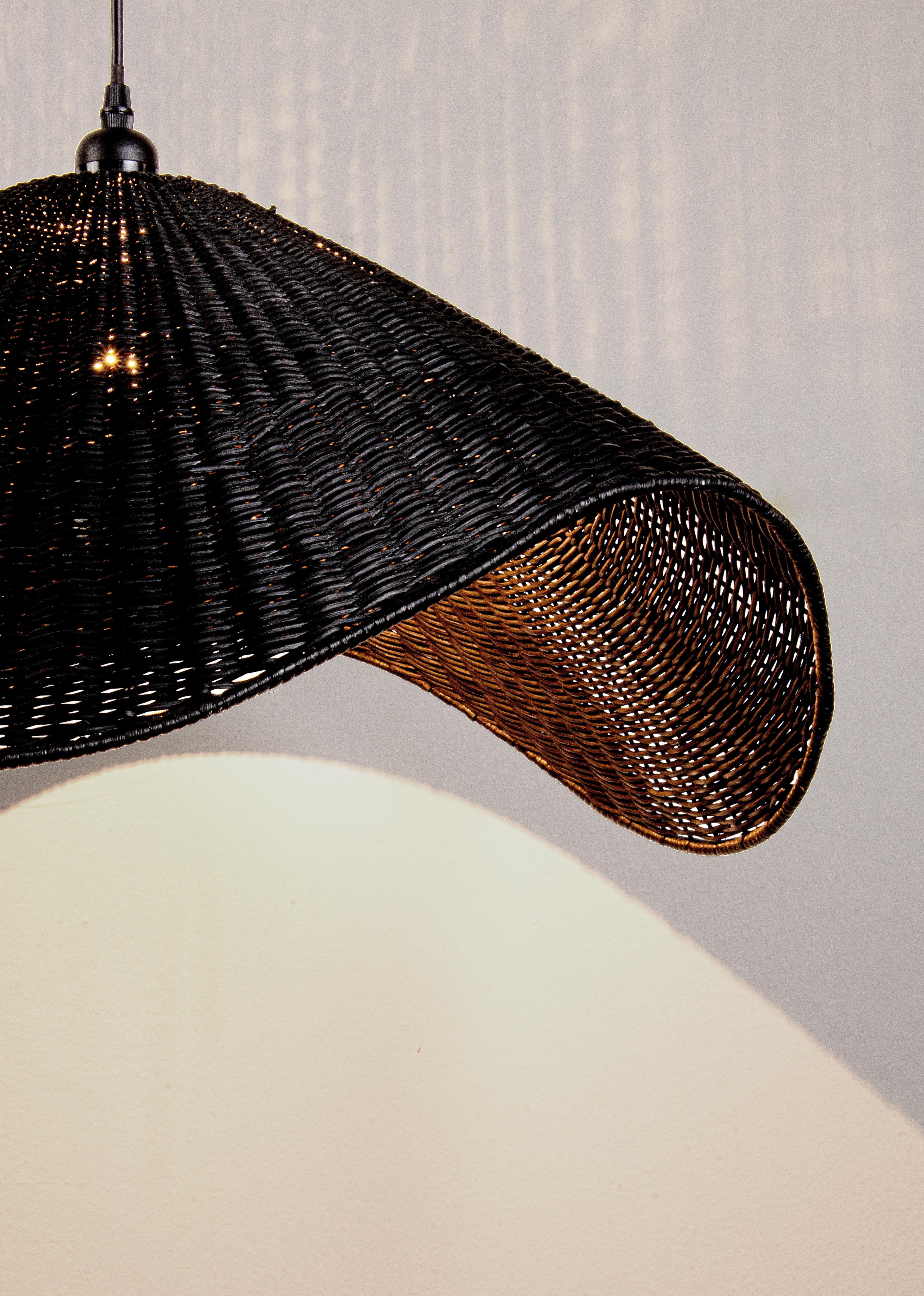 Lampadario "Cappello" in acciaio e vimini h 28 cm in Lampade a sospensione Decor Space - Altamura, commercioVirtuoso.it