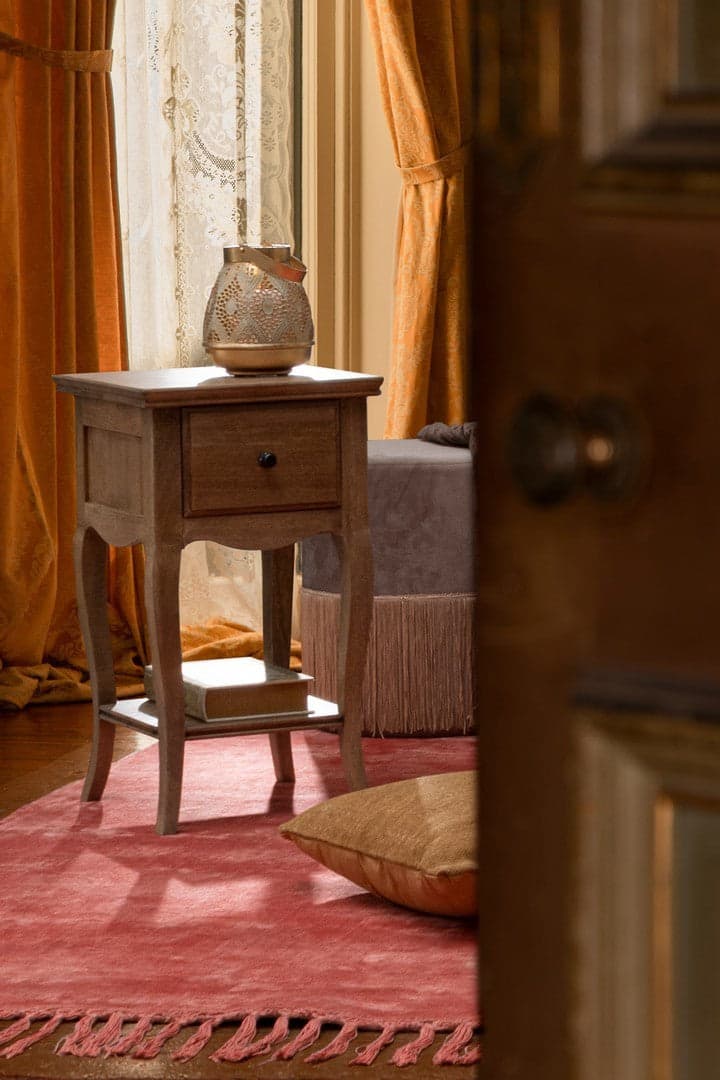 Comodino "Domitille" per camera, Struttura In Legno Di Mango, Schienale E Fondo Cassetti In Mdf in Comodini Decor Space - Altamura, commercioVirtuoso.it