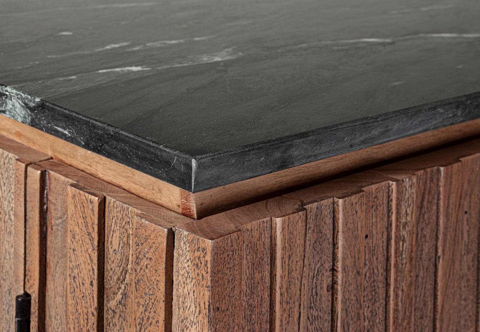 Mobile da bar "Norfolk" in MDF, con struttura in legno di acacia, gambe in acciaio 72 x 45 x 125 cm in Mobili da bar Decor Space - Altamura, commercioVirtuoso.it