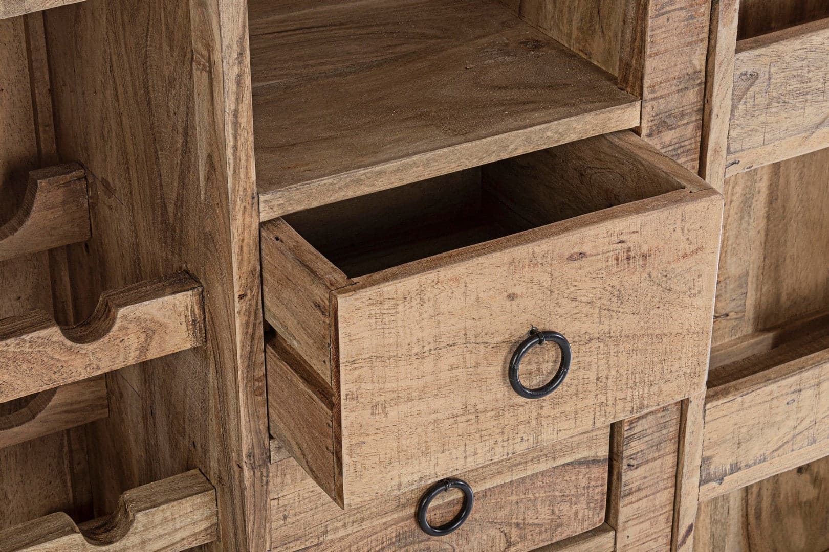 Mobile da bar "Elmer" con 2 ante, struttura in legno d'acacia, da 80 x 48 x 99 cm in Credenze e buffet Decor Space - Altamura, commercioVirtuoso.it