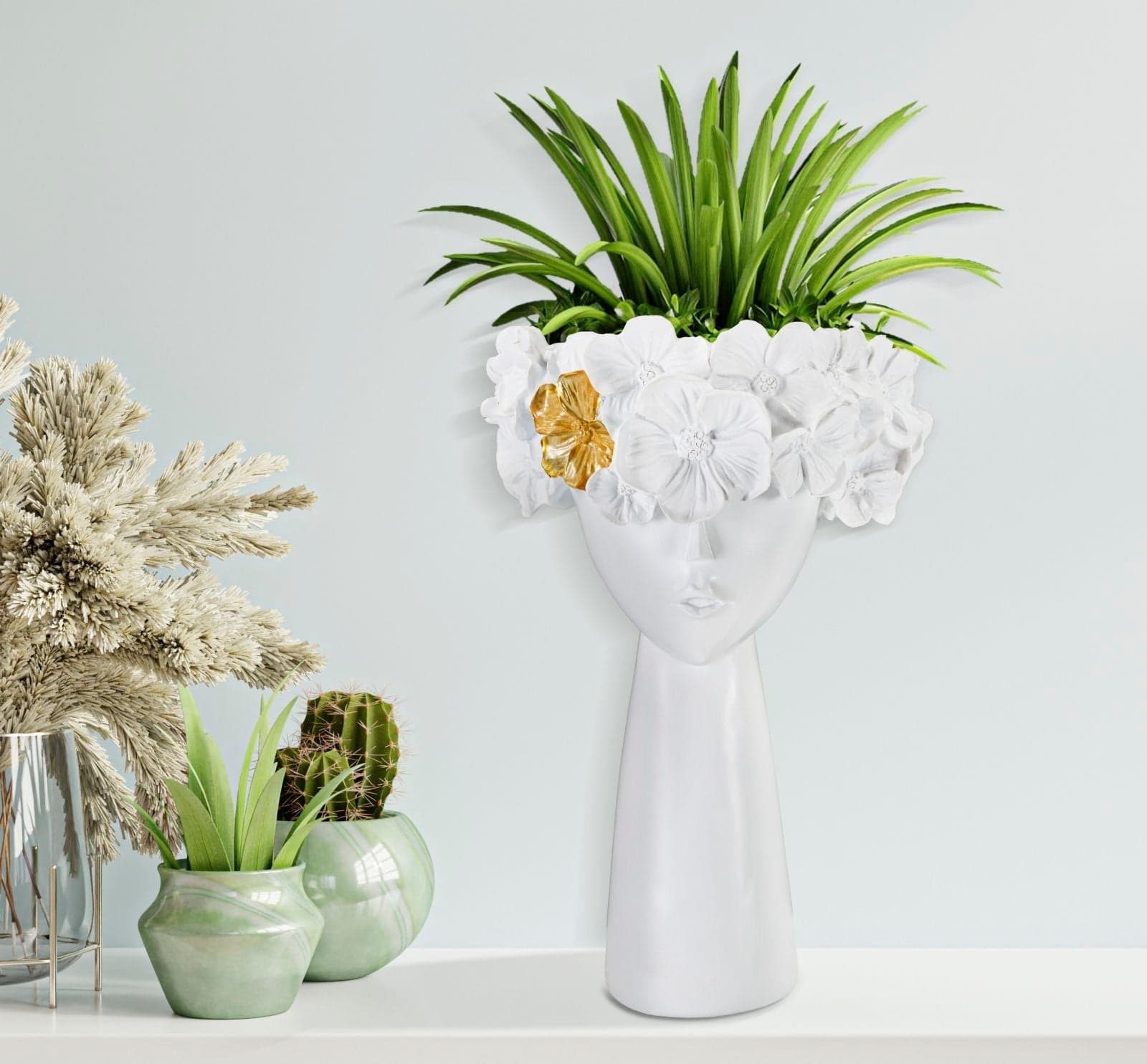 Vaso donna con fiori decorativi in poliestere bianco per decorazioni ambienti in Vasi Decor Space - Altamura, commercioVirtuoso.it