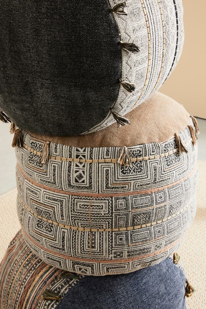 Poltrona Pouf "Tilak" per interno, con rivestimento in cotone lavorato da Ø50 x 35h cm in Ottomane e poggiapiedi Decor Space - Altamura, commercioVirtuoso.it