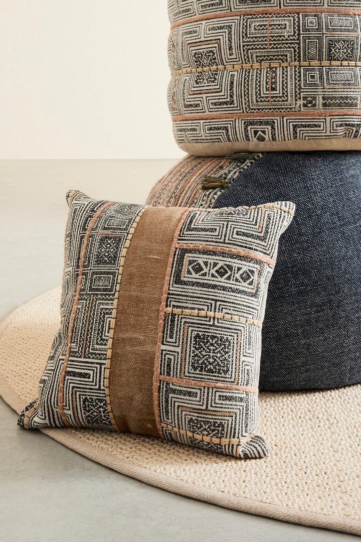 Poltrona Pouf "Tilak" per interno, con rivestimento in cotone lavorato da Ø50 x 35h cm in Ottomane e poggiapiedi Decor Space - Altamura, commercioVirtuoso.it