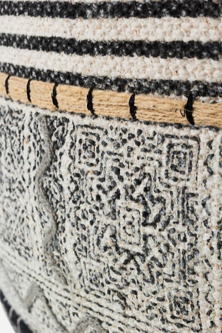 Poltrona Pouf "Tilak" per interno, con rivestimento in cotone lavorato da Ø50 x 35h cm in Ottomane e poggiapiedi Decor Space - Altamura, commercioVirtuoso.it