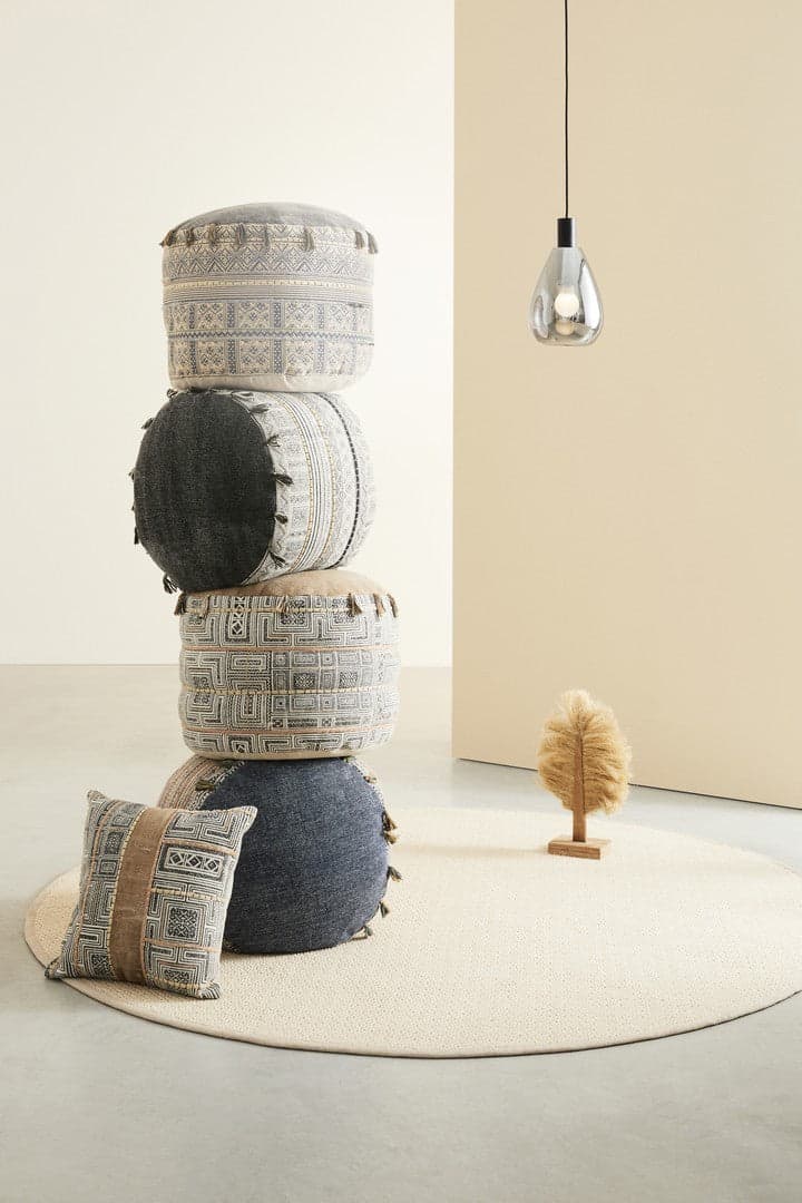 Poltrona Pouf "Tilak" per interno, con rivestimento in cotone lavorato da Ø50 x 35h cm in Ottomane e poggiapiedi Decor Space - Altamura, commercioVirtuoso.it