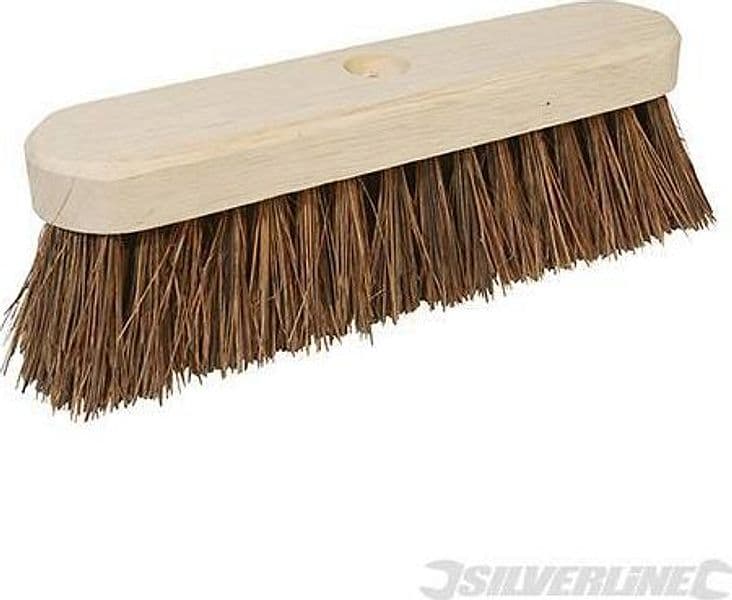 Silverline scopa per uso esterno in legno 254 mm  con setole rigide Offerta