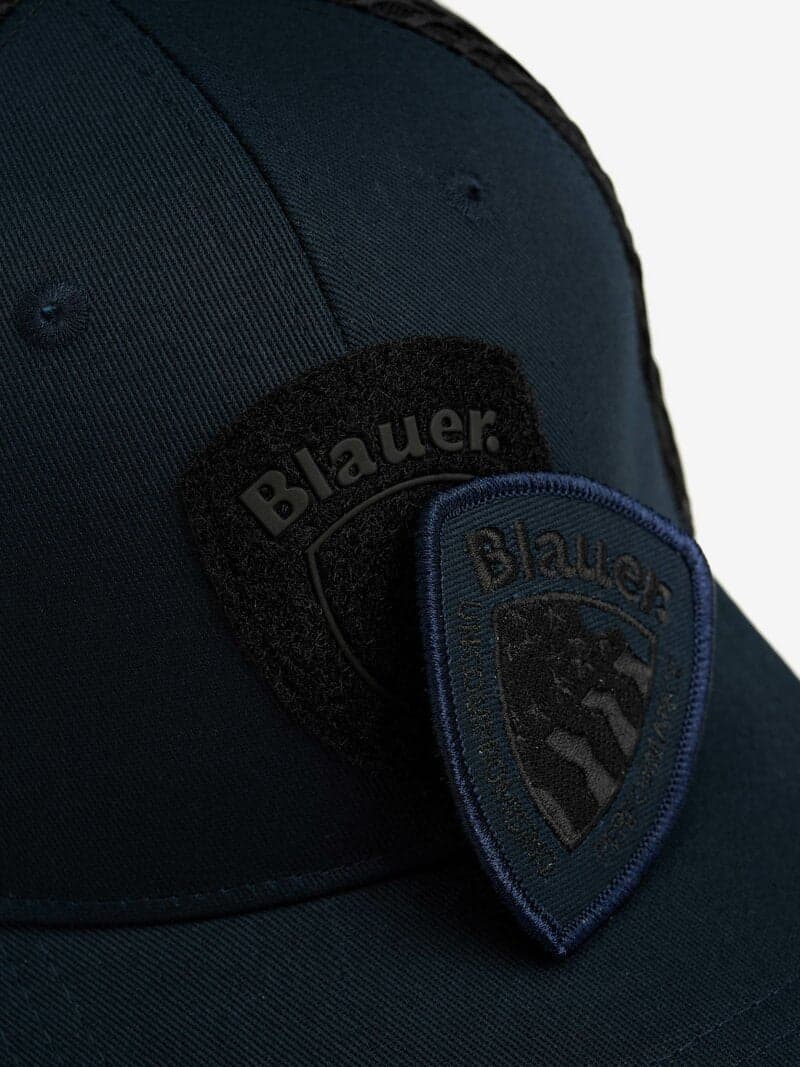 Blauer Cappello uomo mod Quaker 25SBLUA04528 in Berretti in maglia Broadway Red - Barletta, commercioVirtuoso.it