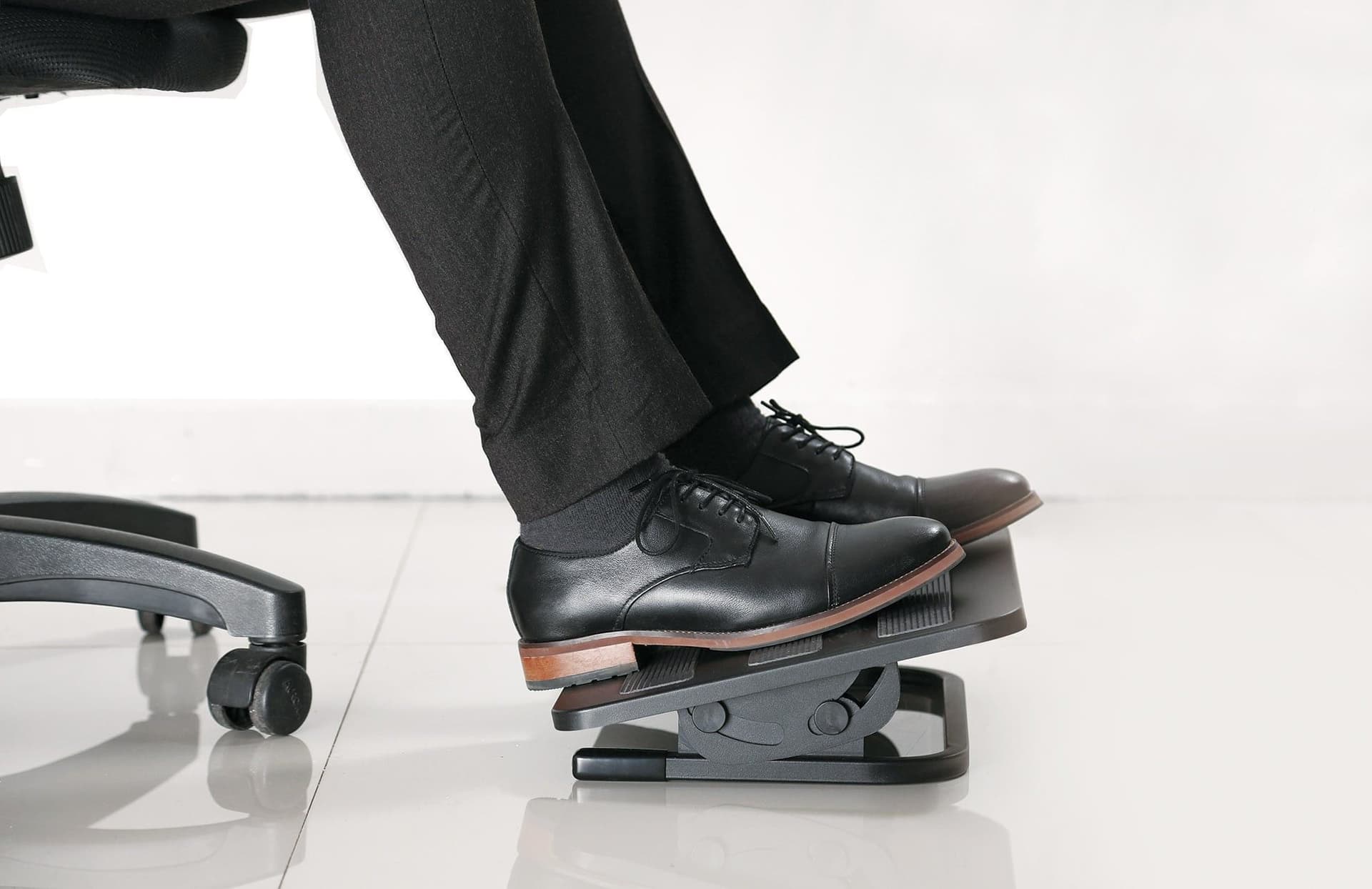 Poggiapiedi Regolabile ed Ergonomico per lo Smart Working - 11