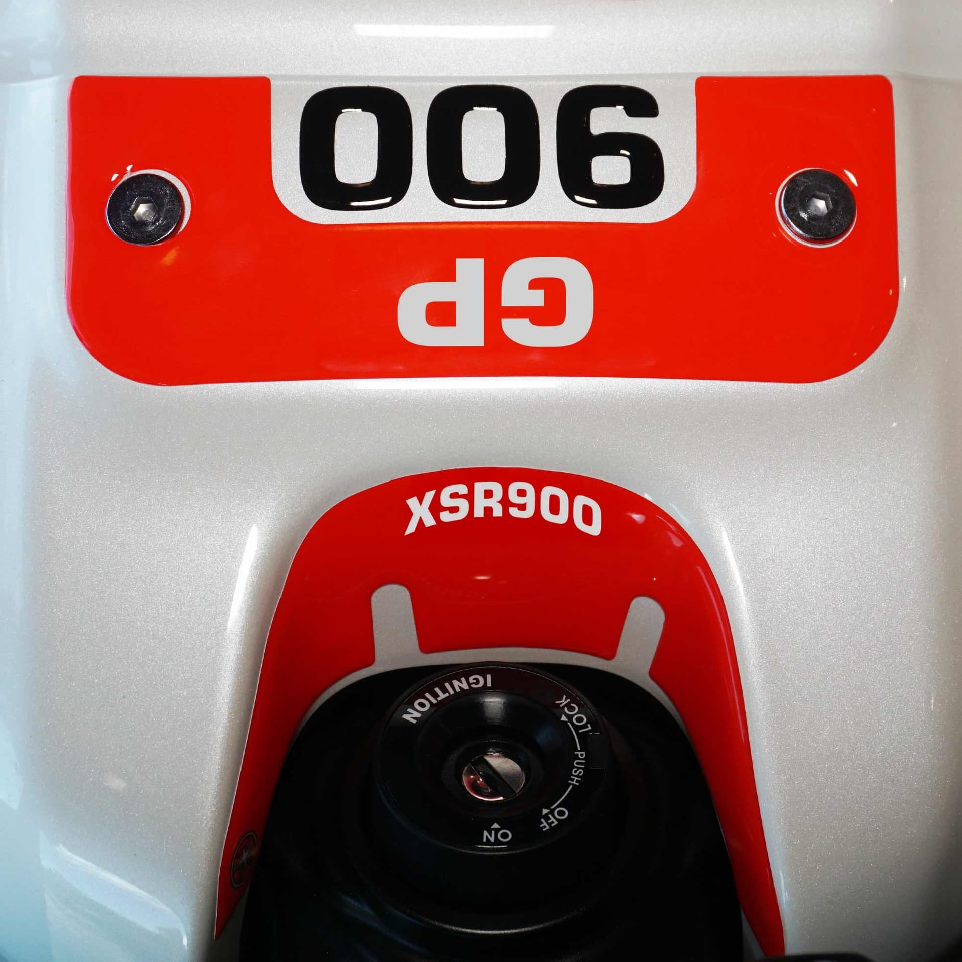 Adesivo zona chiave 3D compatibile con Yamaha XSR900 GP 2024-2025 - 12