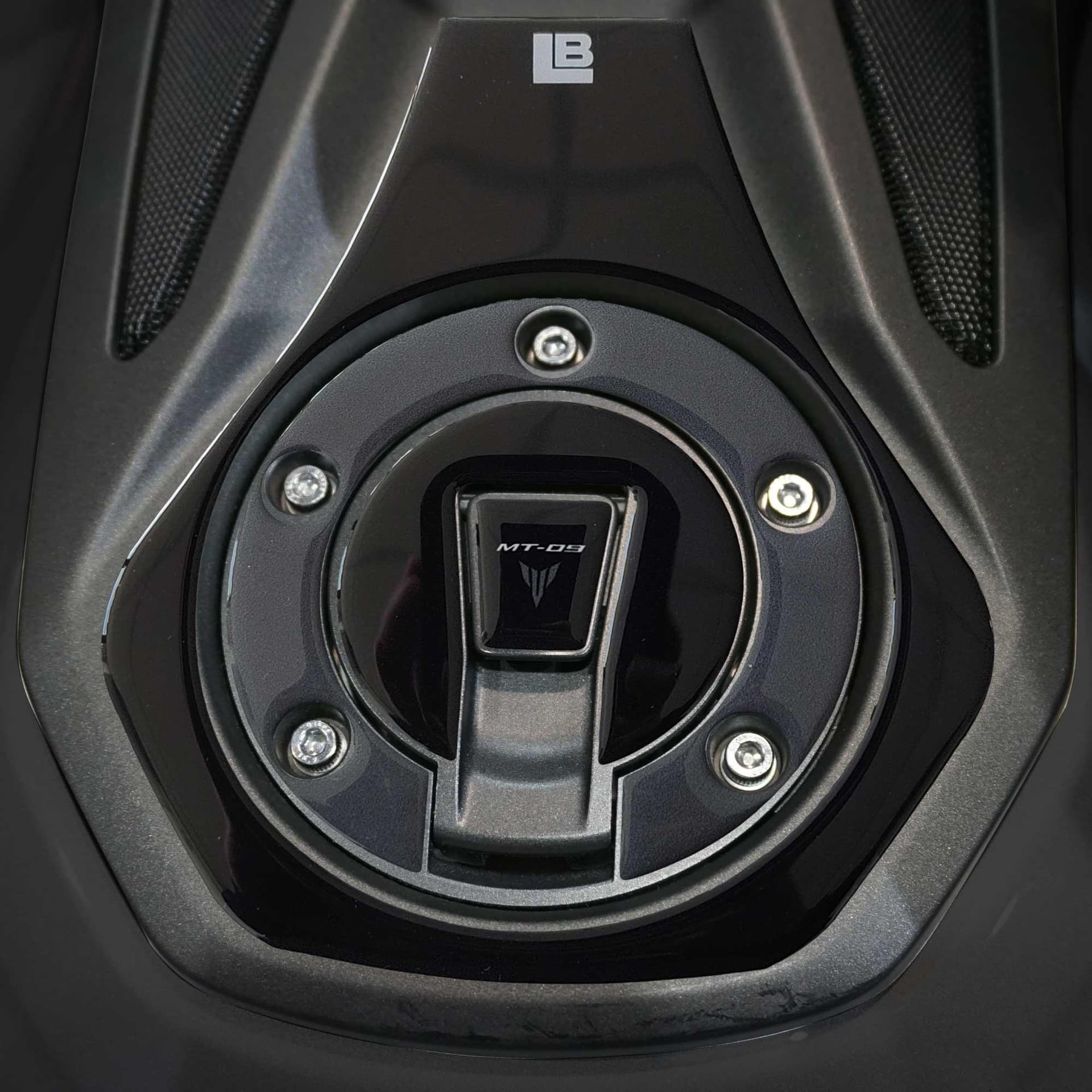 Adesivo 3D Protezione Tappo Keyless compatibile con Yamaha MT-09 2024-2025 - 16