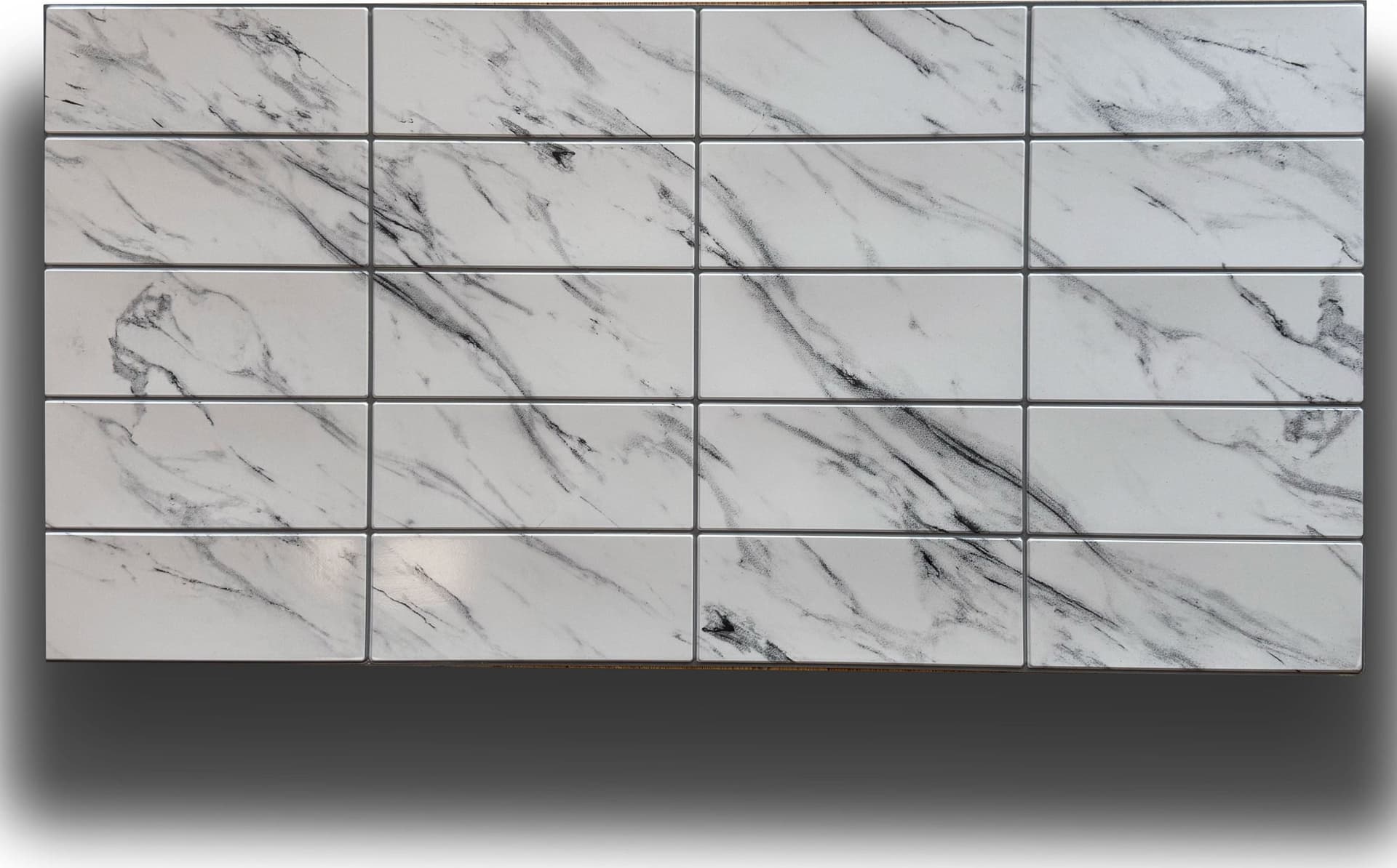 Pannelli 3D Rivestimento a parete in PVC effetto MARMO CARRARA 95x48cm Realistici, isolanti, idrorepellenti. in Decorazioni a parete Eternal Parquet - Ariano Irpino, commercioVirtuoso.it
