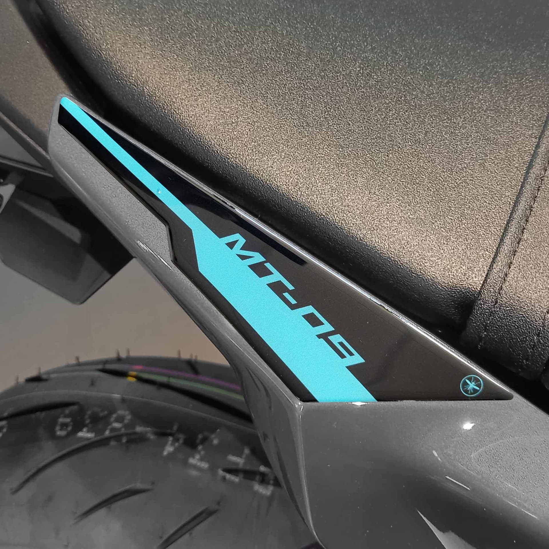 Adesivo 3D Protezione codino posteriore compatibile con Yamaha MT-09 2024-2025 - 21