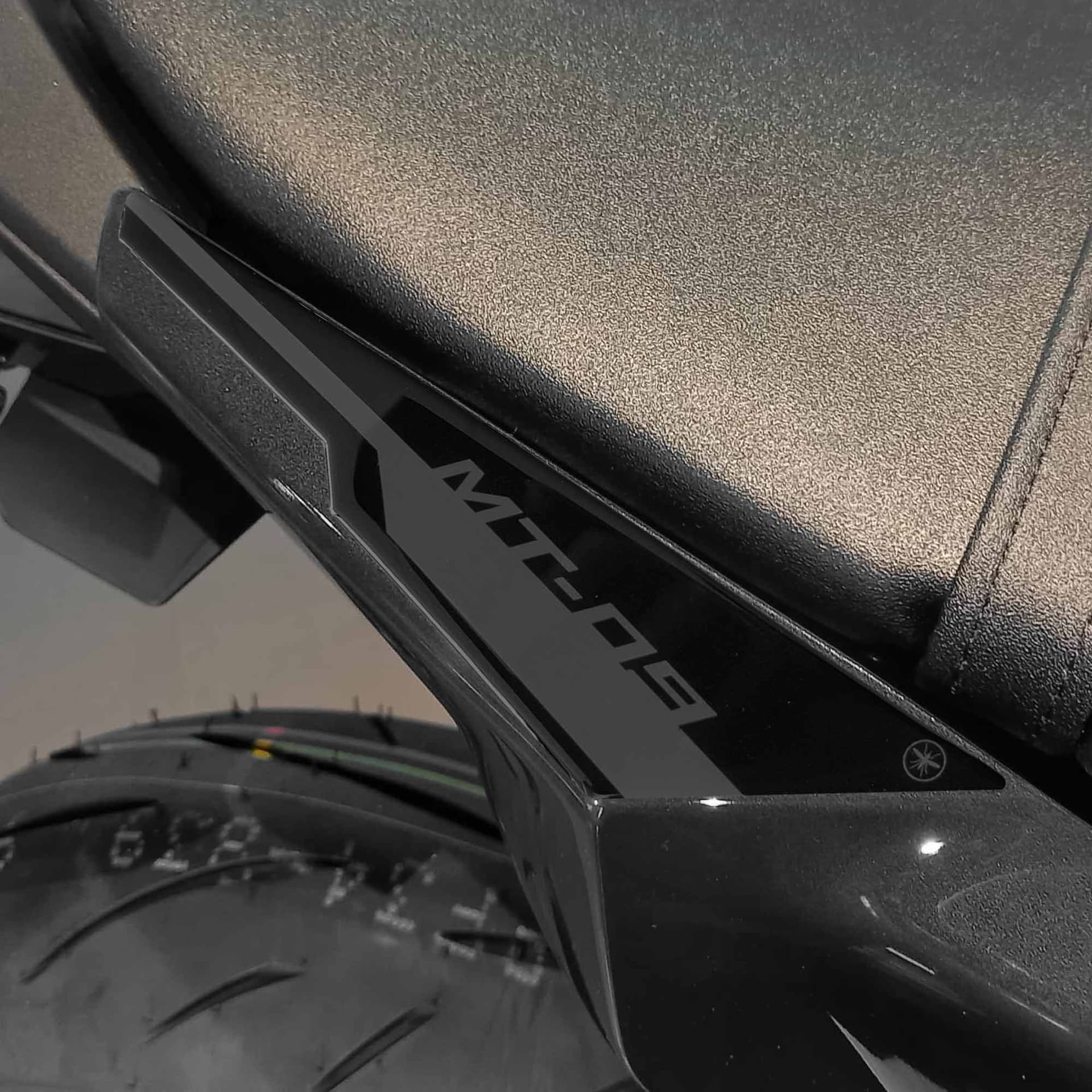 Adesivo 3D Protezione codino posteriore compatibile con Yamaha MT-09 2024-2025 - 13