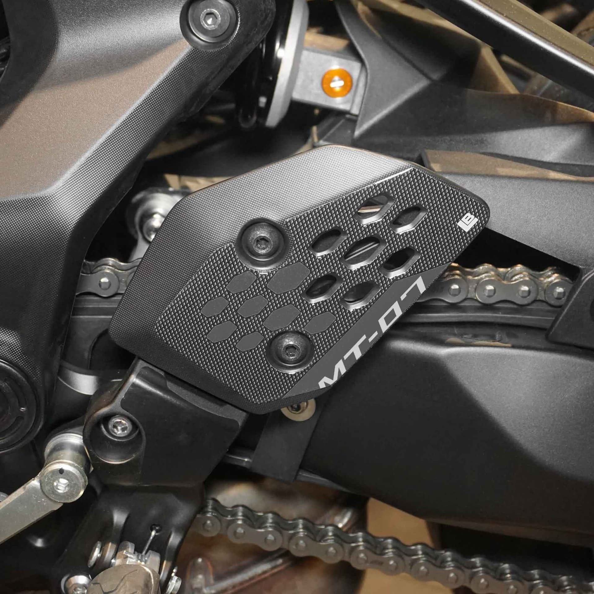 Adesivi 3D Protezioni Battitacco poggiapiedi compatibili con Yamaha MT-07 2025 - 7
