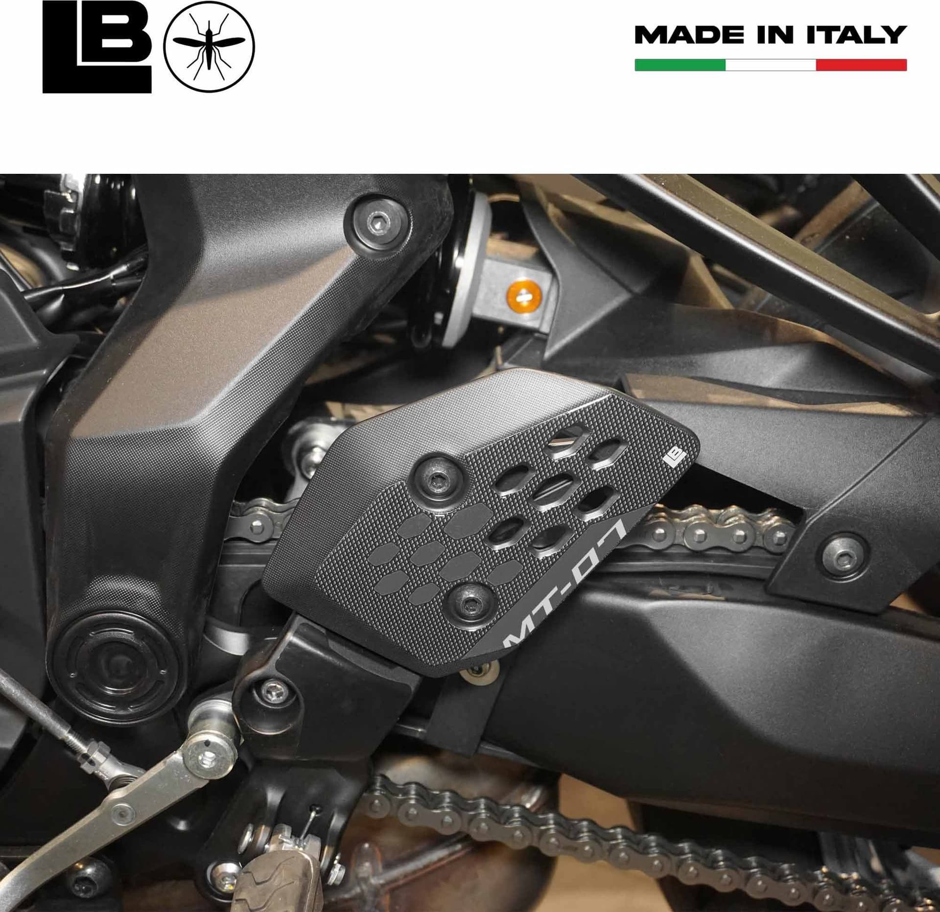 Adesivi 3D Protezioni Battitacco poggiapiedi compatibili con Yamaha MT-07 2025 - 9