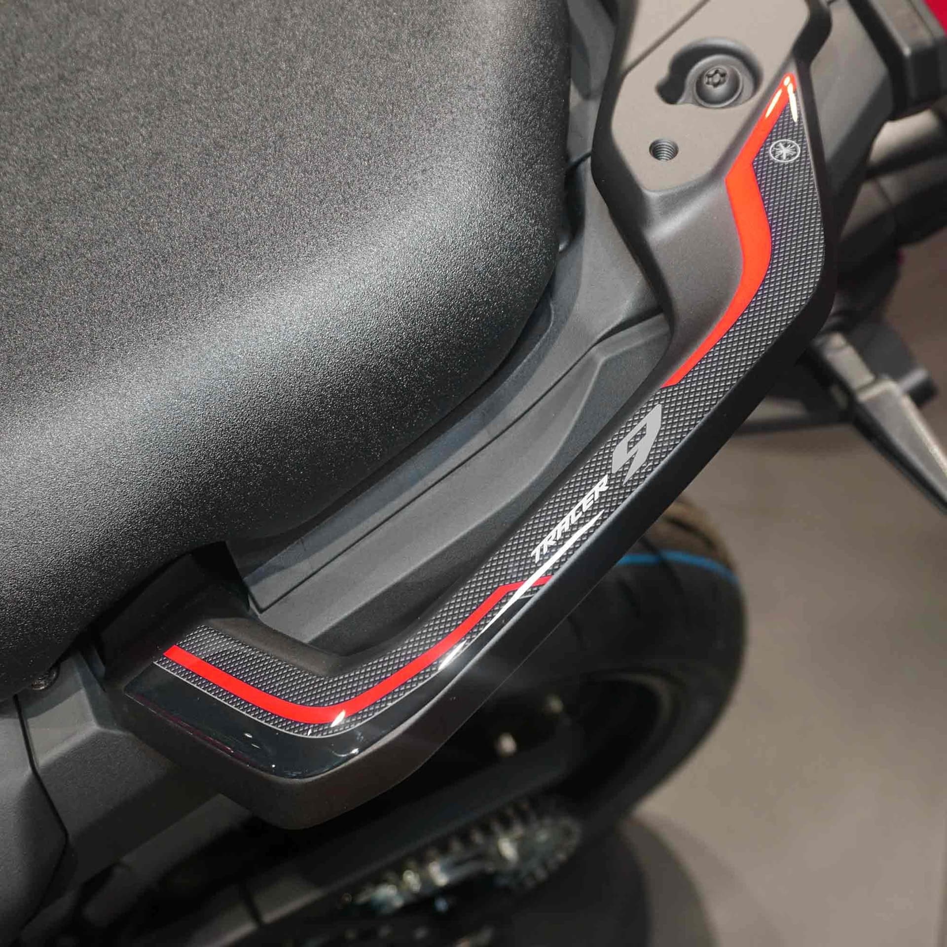 Adesivi 3D Protezioni Maniglie Passeggero compatibili con Yamaha Tracer 9 2025 - 7