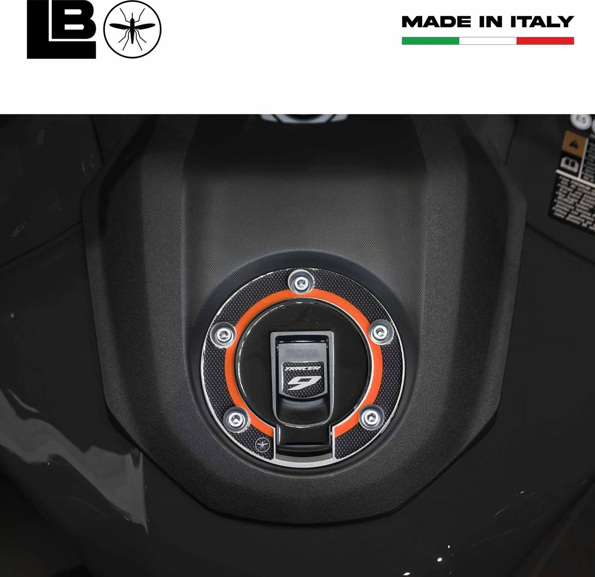 Adesivo 3D Protezione Tappo Serbatoio moto compatibile con Yamaha Tracer 9 2025 in Decalcomanie adesivi e magneti LabelBike - Bibbiano, commercioVirtuoso.it