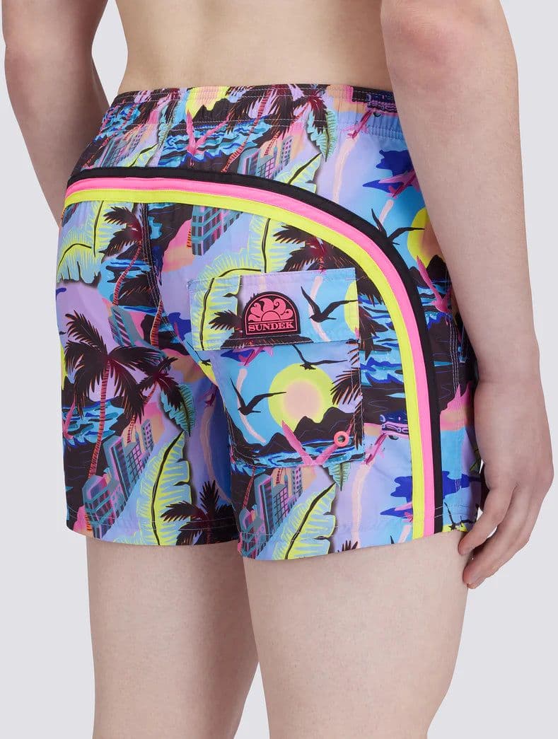 Sundek Costume uomo corto con vita elasticata Repreve con stampa HAWAIIAN POP in Pantaloncini e calzoncini Broadway Red - Barletta, commercioVirtuoso.it