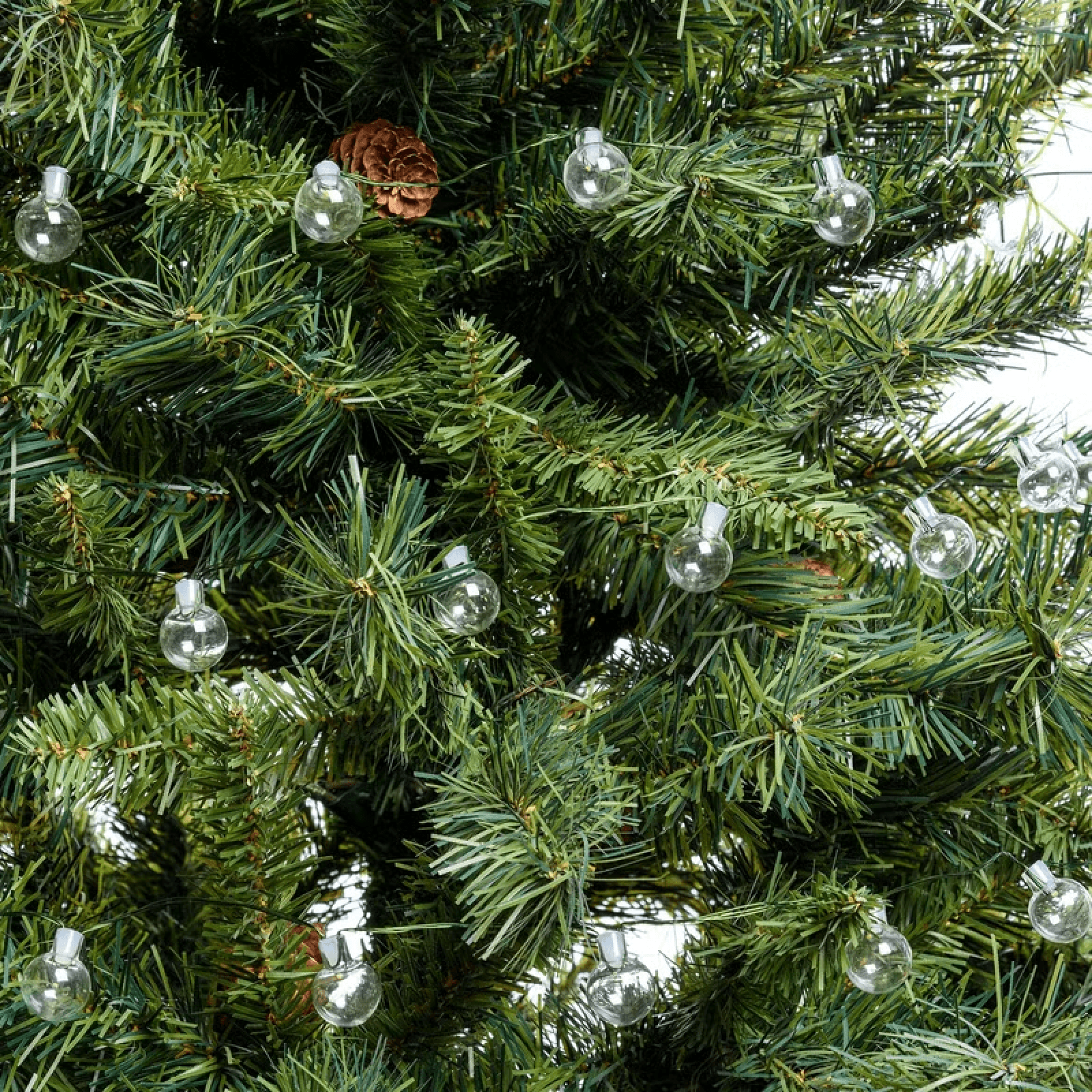 Catena verde 80 sfere in vetro, bianco caldo, luce fissa per decorazioni natalizie in Basi e supporti per alberi di Natale MagiediNatale.it - Altamura, commercioVirtuoso.it