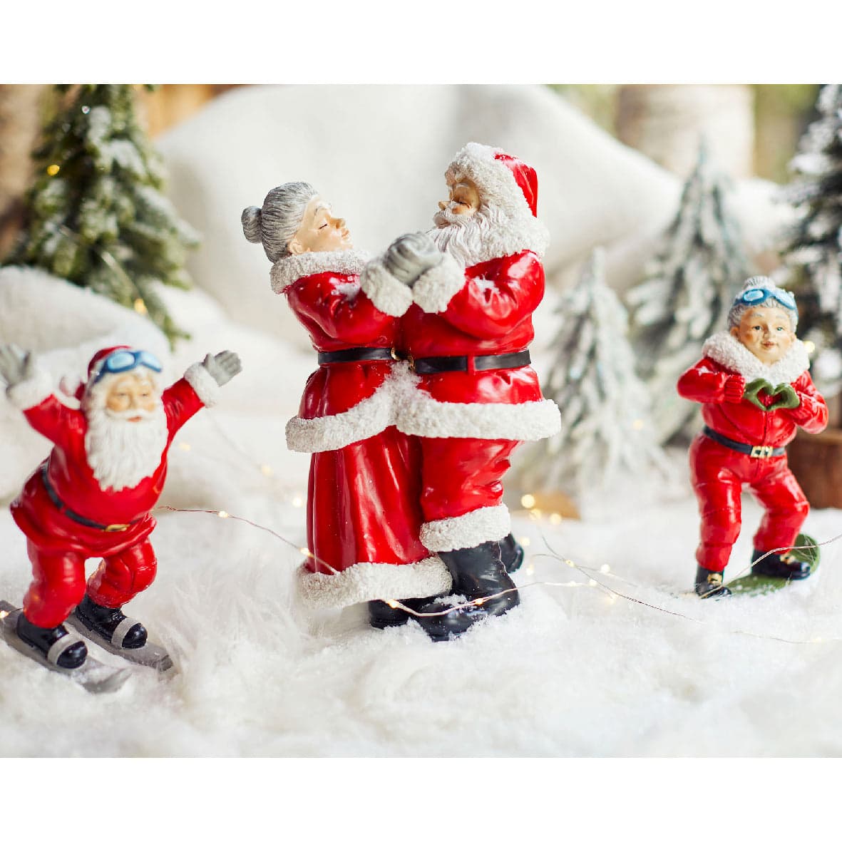 Statuetta con babbo natale e Mamma natale che ballano decorazione per interno in Schiaccianoci MagiediNatale.it - Altamura, commercioVirtuoso.it