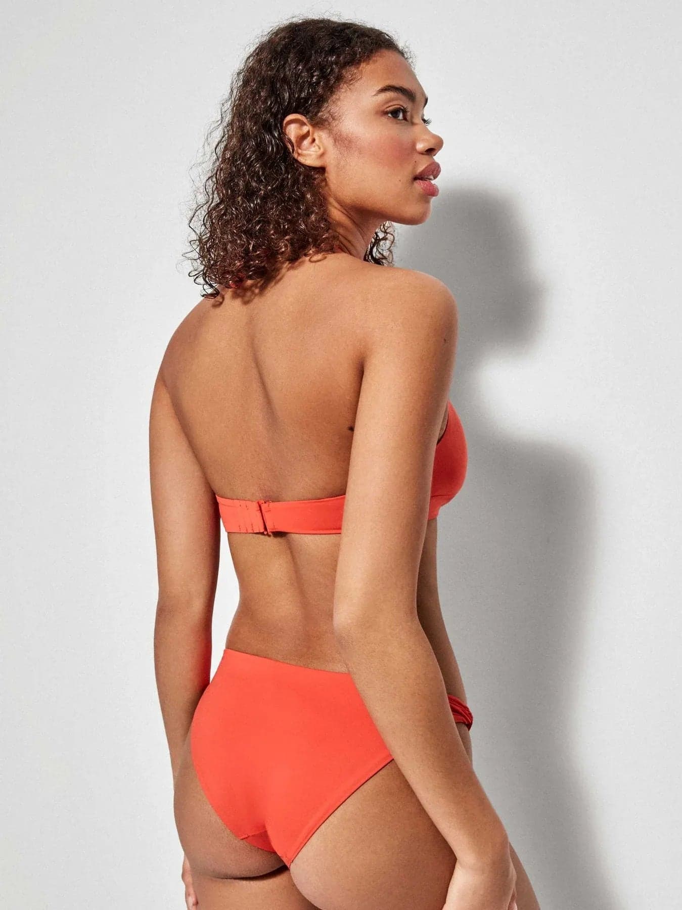 Bikini Donna Gisela Naranja con Top Senza Ferretto e Slip con Nodo Laterale - 2