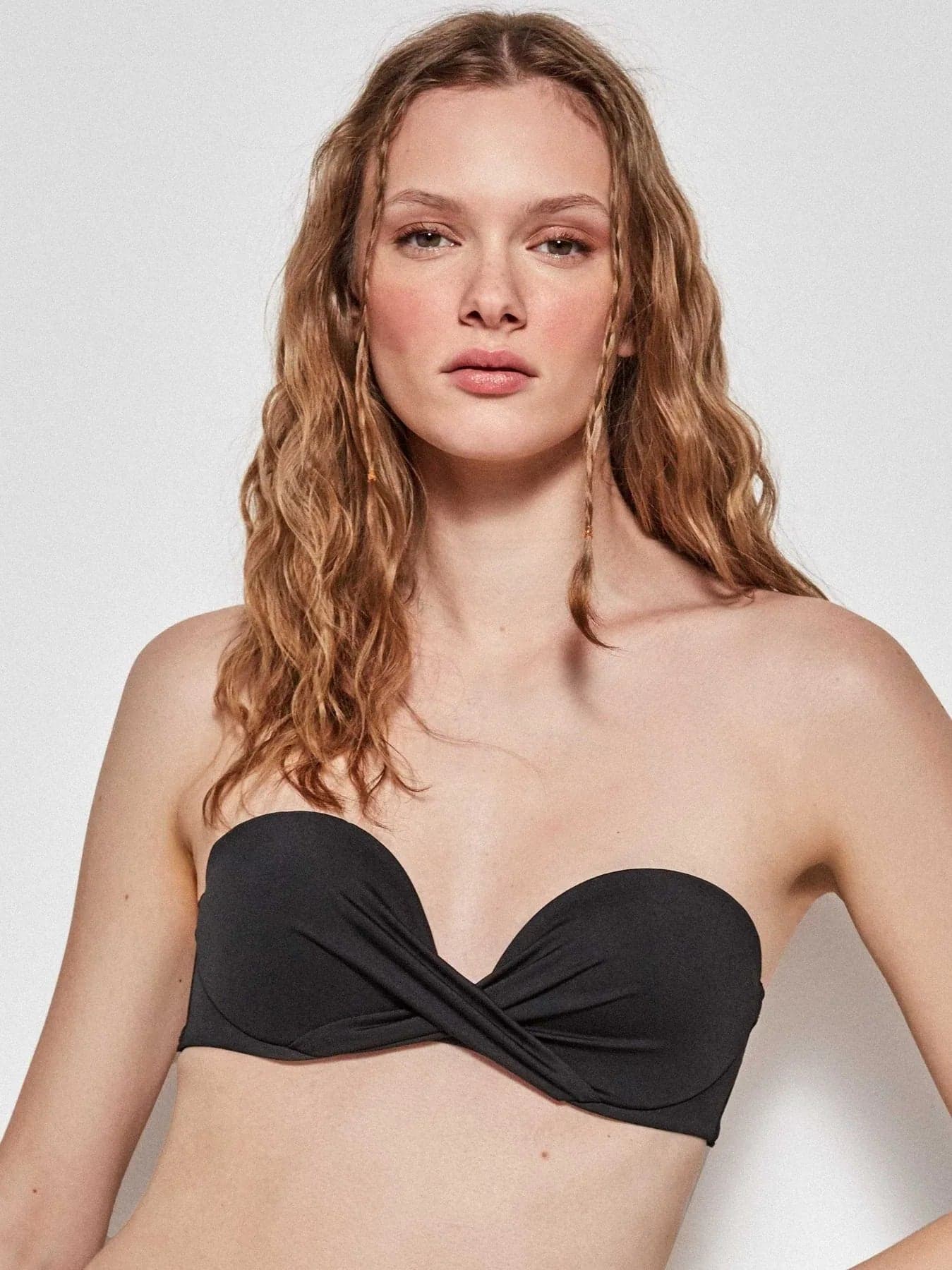 Top Bikini Donna Gisela Nero Bandeau con Ferretto e Coppe Foam