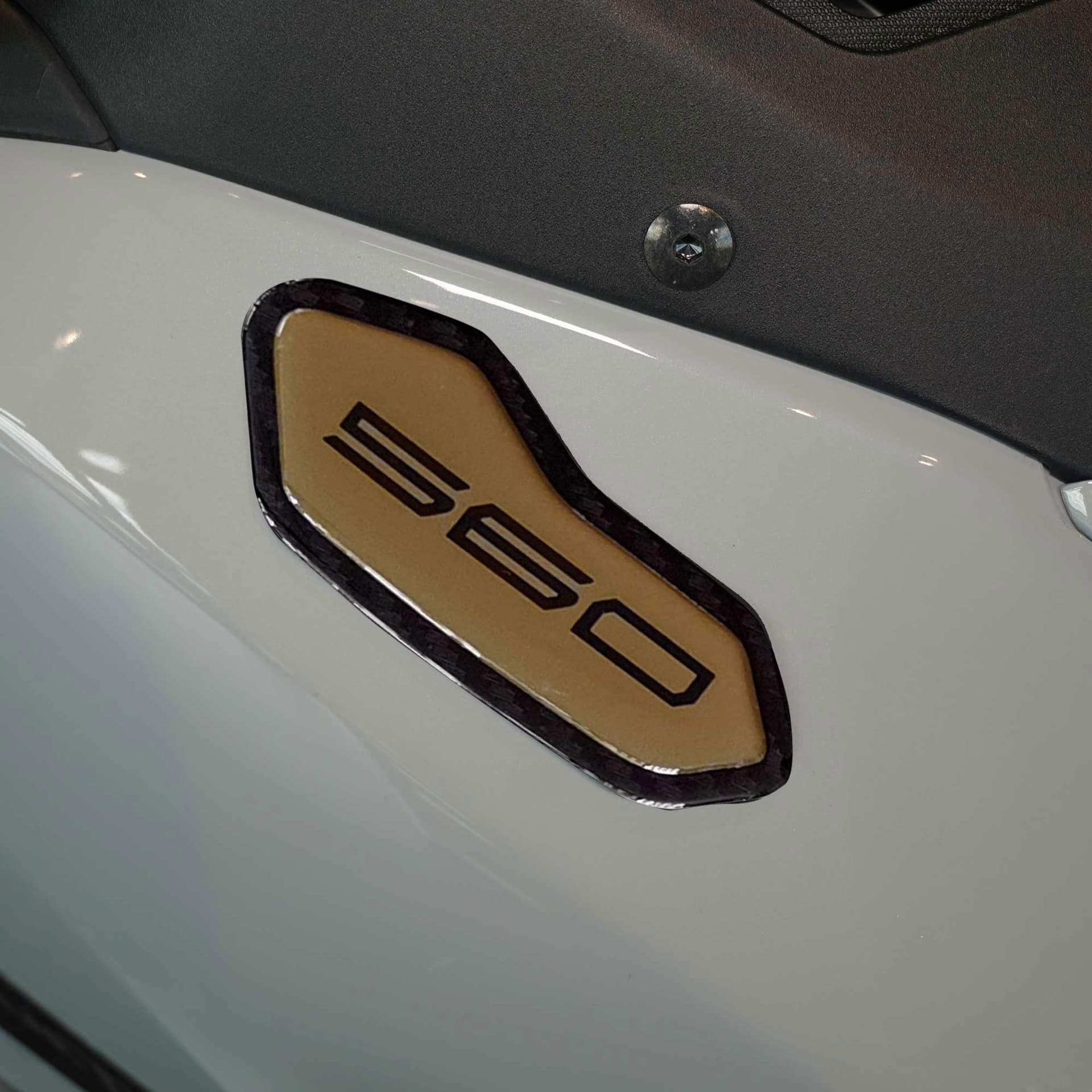 Adesivi Tappi Specchietti carene resinati 3D compatibili con Yamaha Tmax 2025 - 21