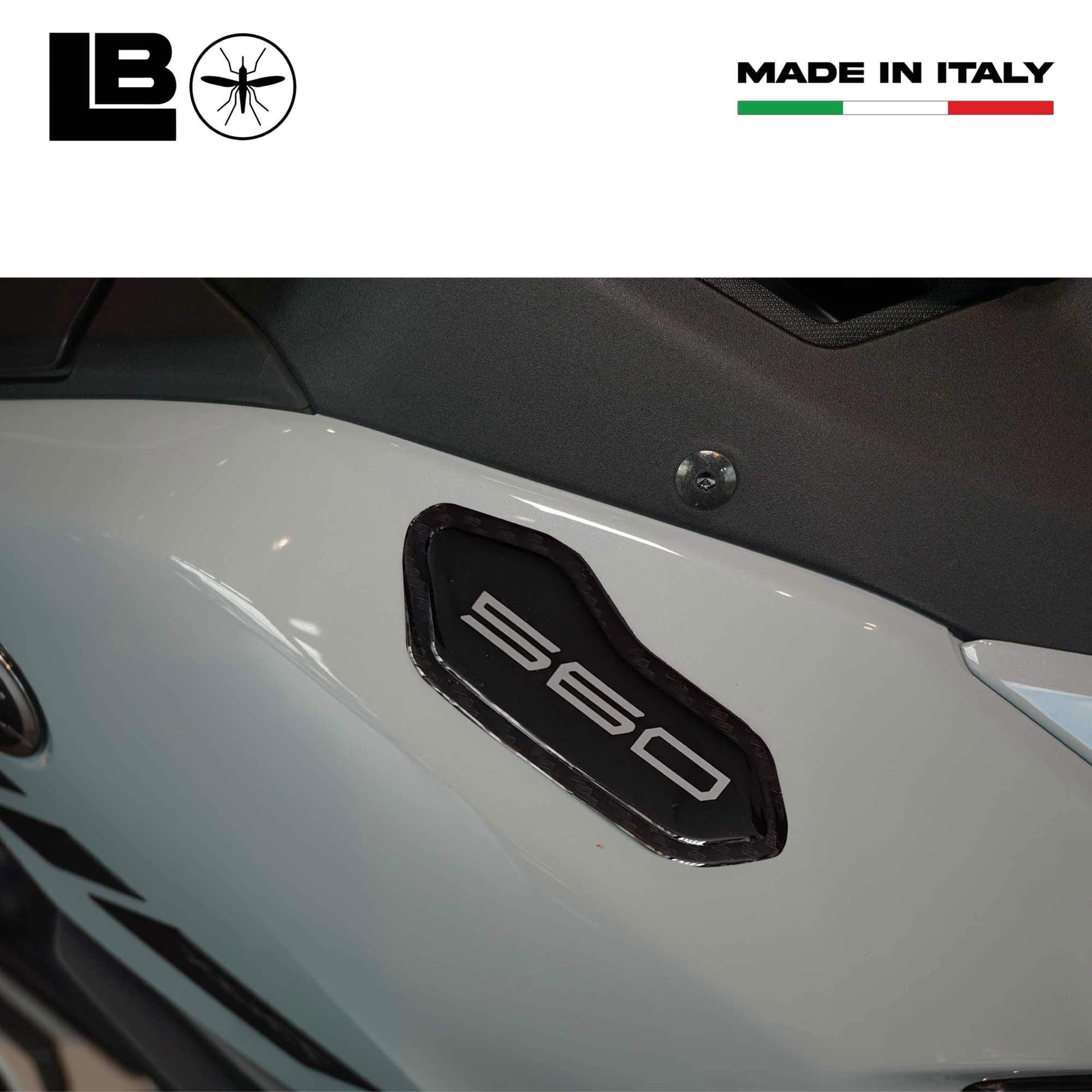 Adesivi Tappi Specchietti carene resinati 3D compatibili con Yamaha Tmax 2025 - 20