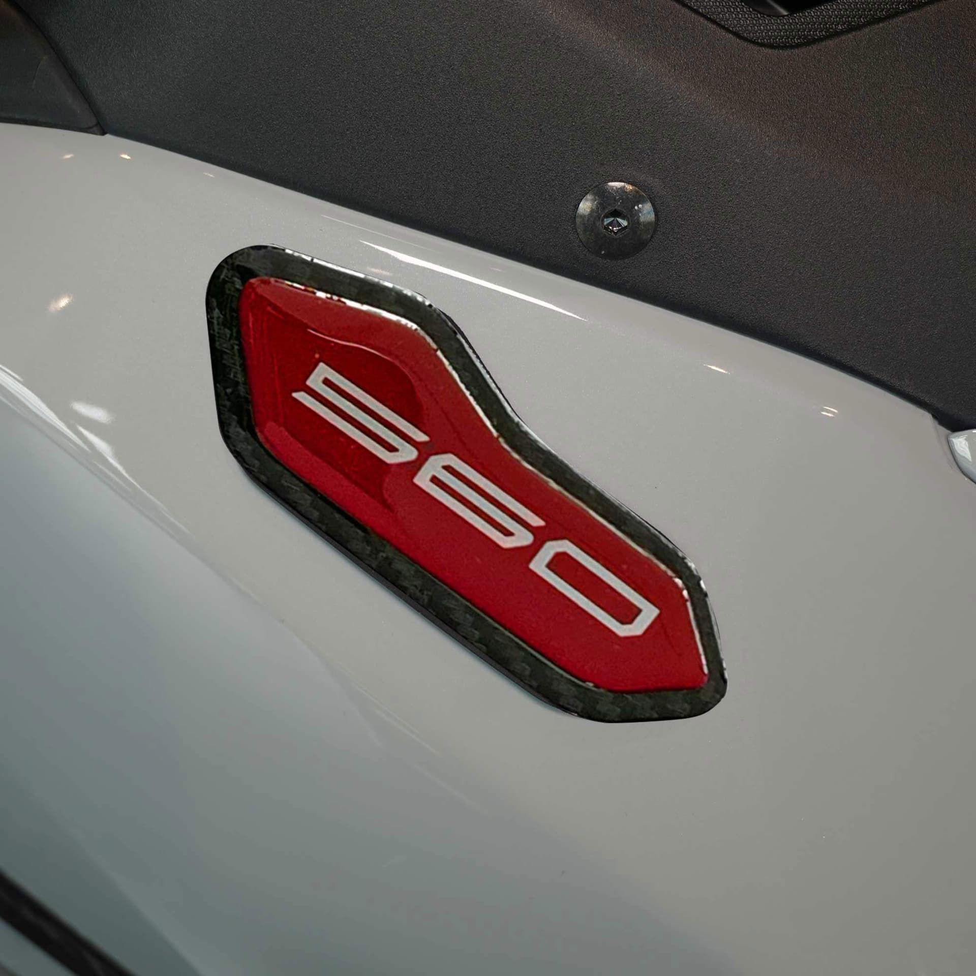 Adesivi Tappi Specchietti carene resinati 3D compatibili con Yamaha Tmax 2025 - 22